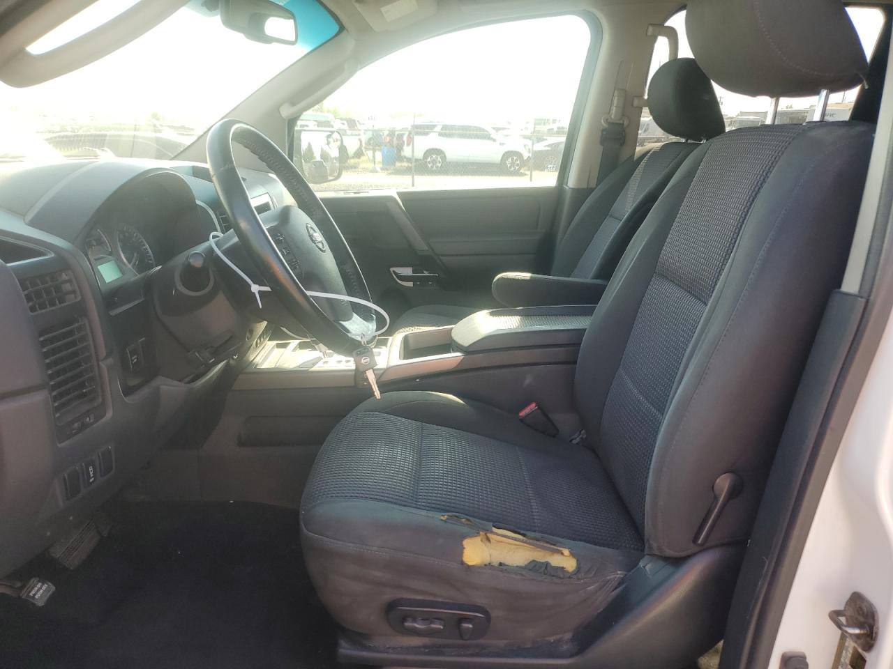 2010 Nissan Titan Se White vin: 1N6BA0ED3AN302532 Damage: Left Front Seat, Worn, Replacement Required