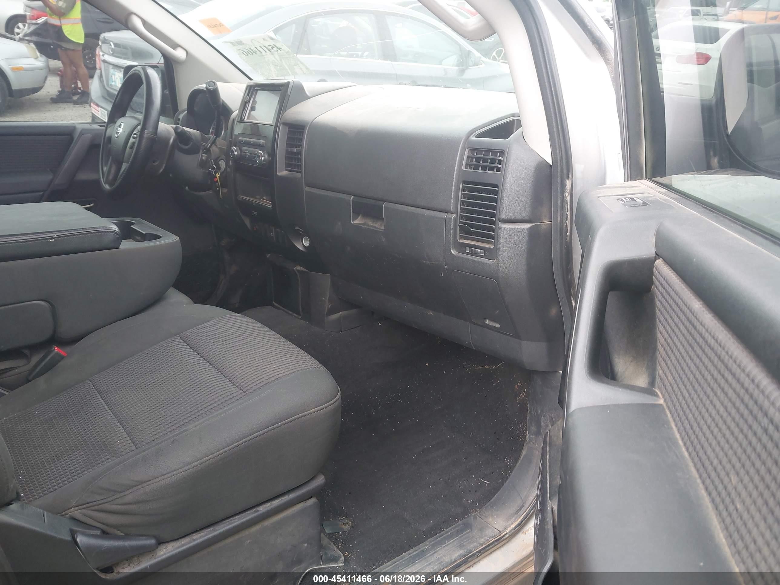 2013 Nissan Titan Sv Серебряный vin: 1N6BA0EK1DN304282