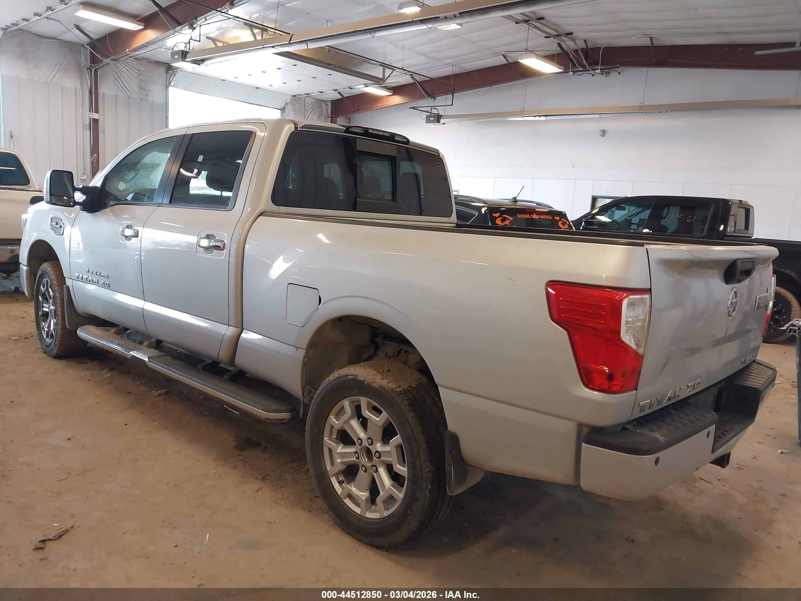 2017 Nissan Titan Xd Sv Diesel Silver vin: 1N6BA1F41HN565830