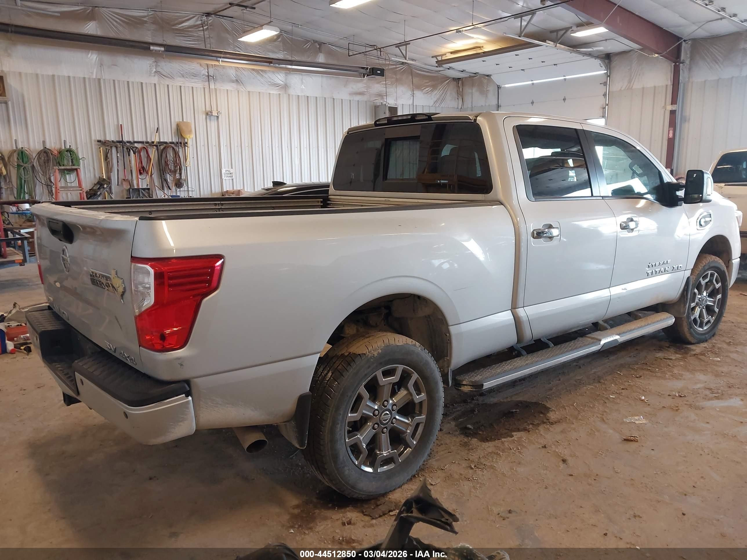 2017 Nissan Titan Xd Sv Diesel Silver vin: 1N6BA1F41HN565830