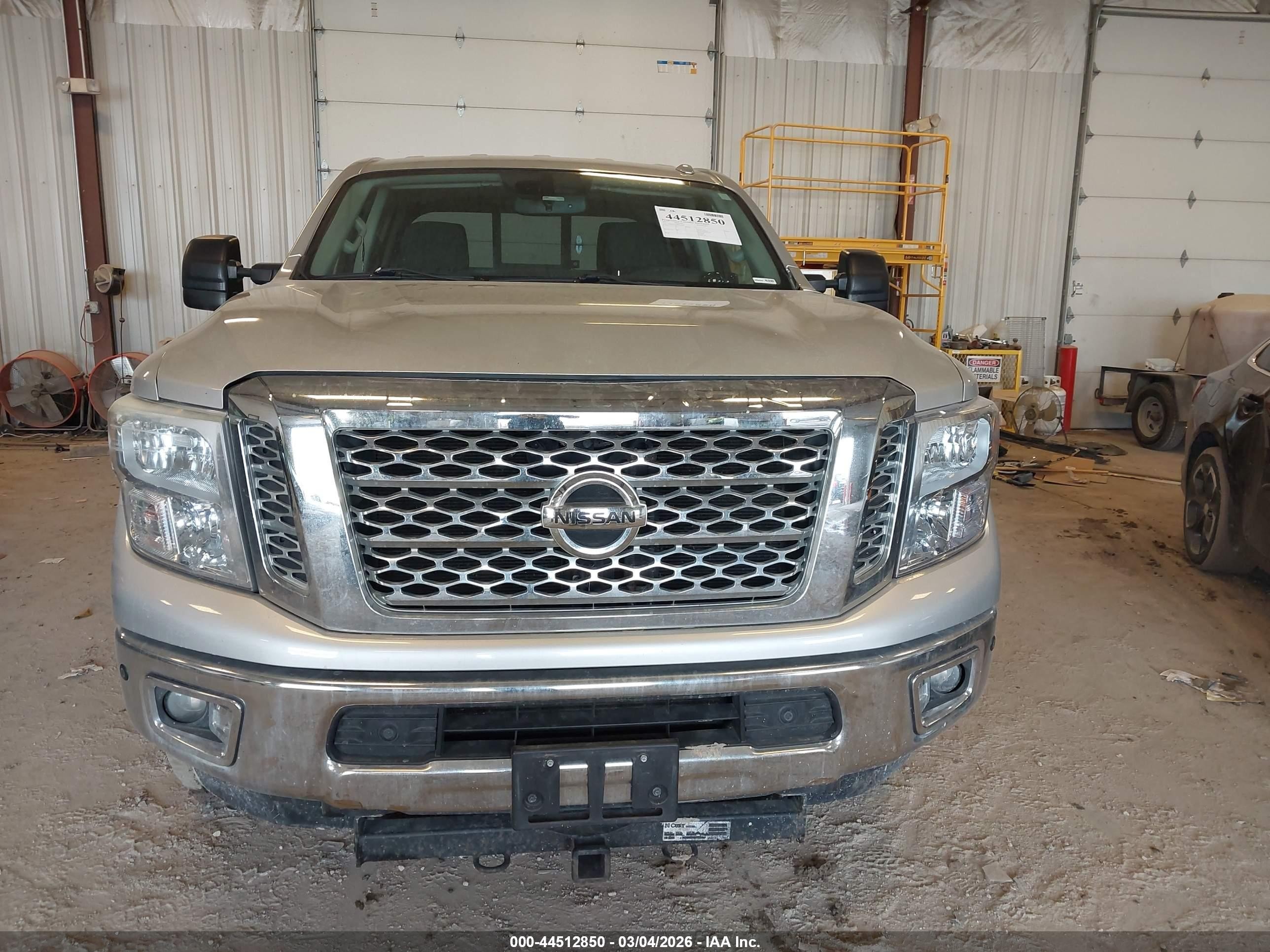 2017 Nissan Titan Xd Sv Diesel Silver vin: 1N6BA1F41HN565830