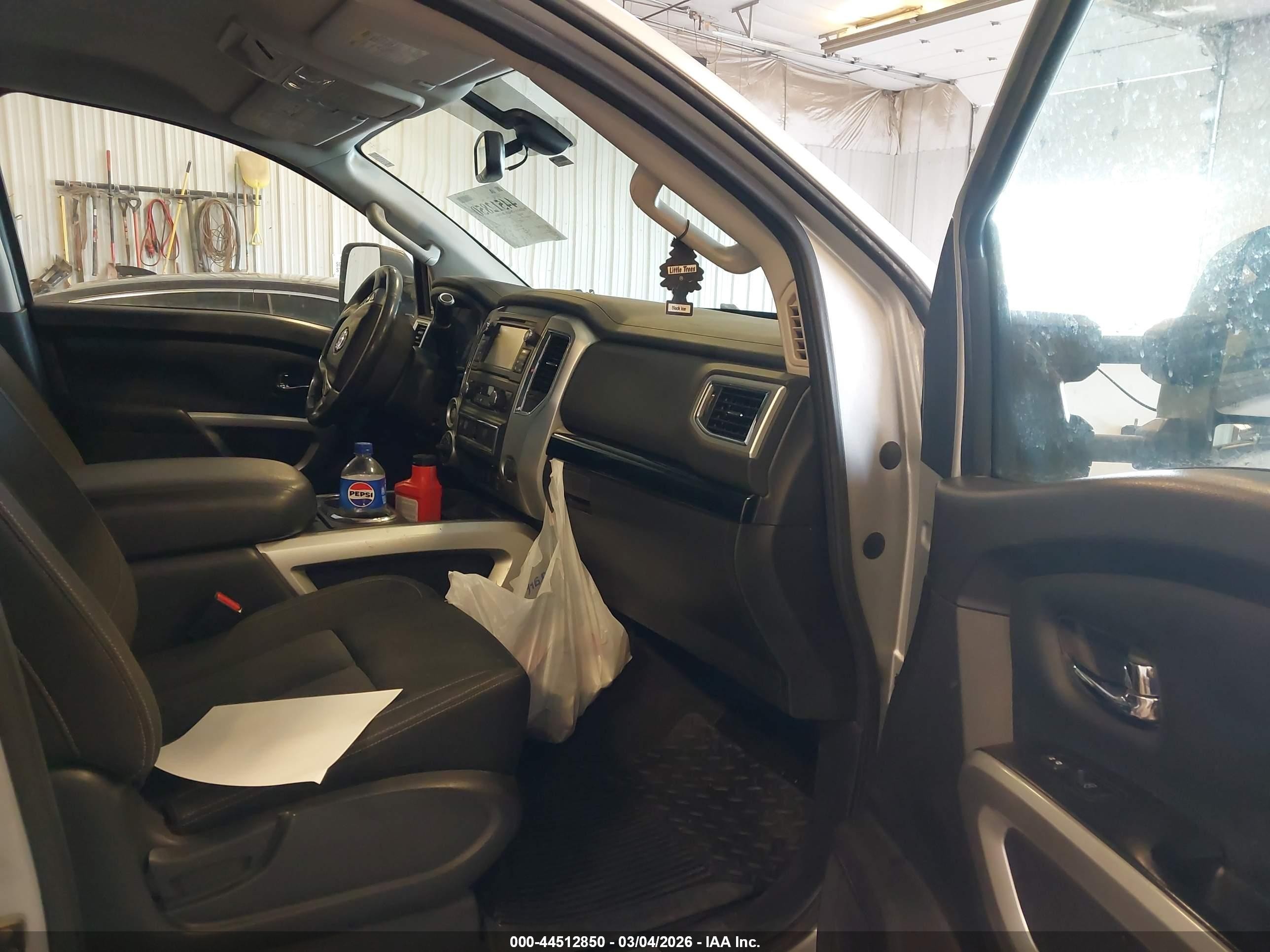 2017 Nissan Titan Xd Sv Diesel Silver vin: 1N6BA1F41HN565830