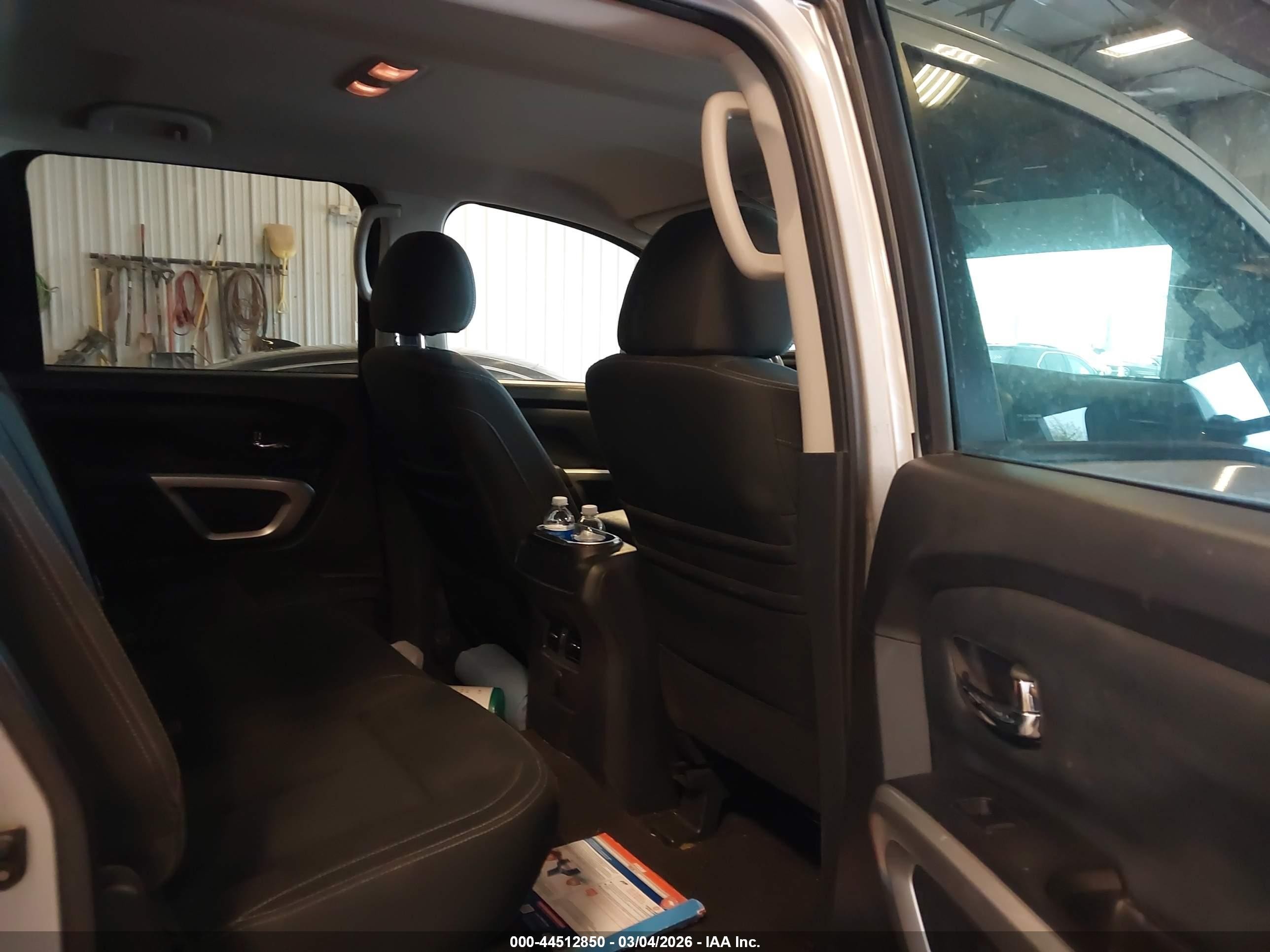 2017 Nissan Titan Xd Sv Diesel Silver vin: 1N6BA1F41HN565830