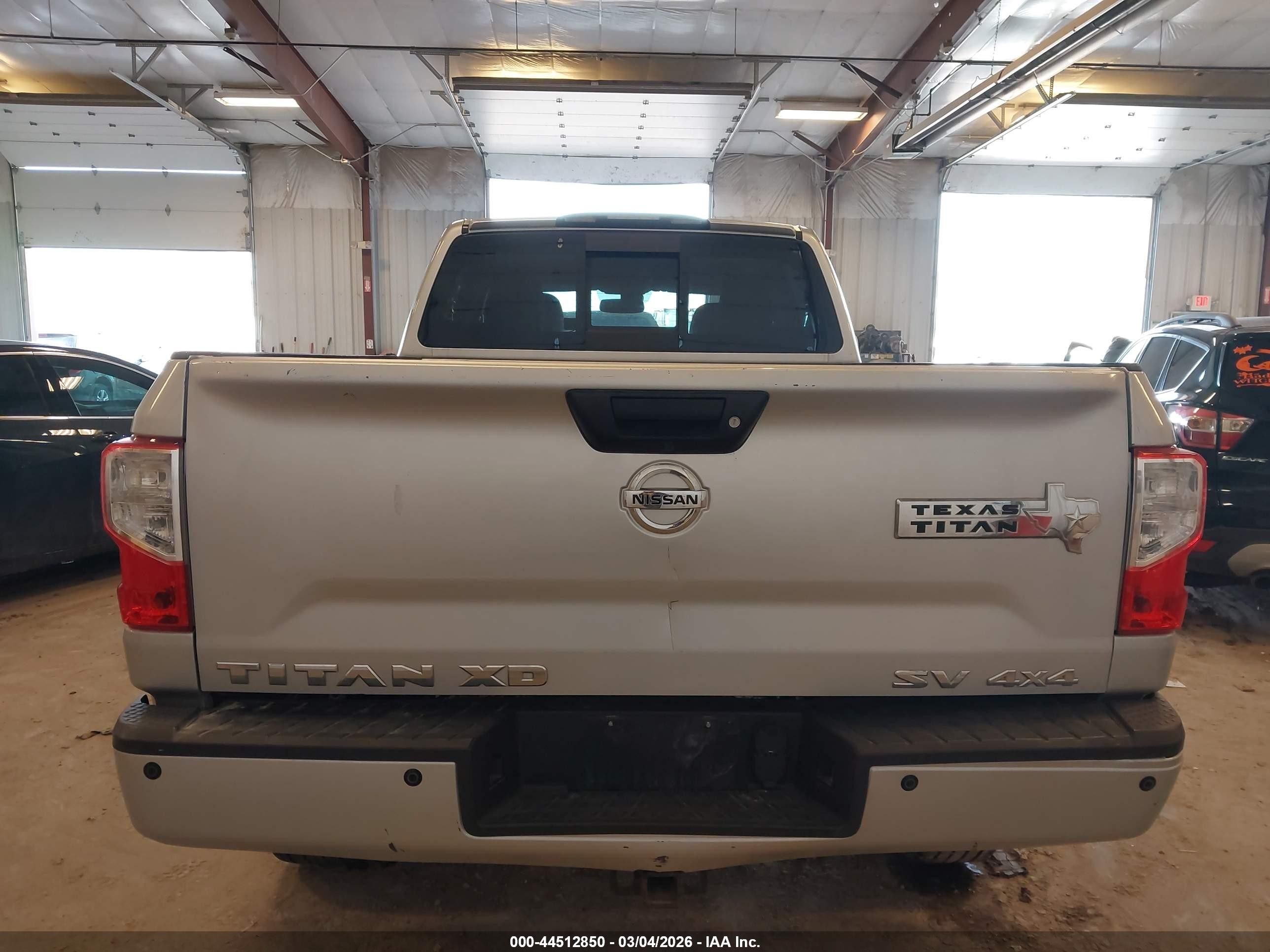 2017 Nissan Titan Xd Sv Diesel Silver vin: 1N6BA1F41HN565830