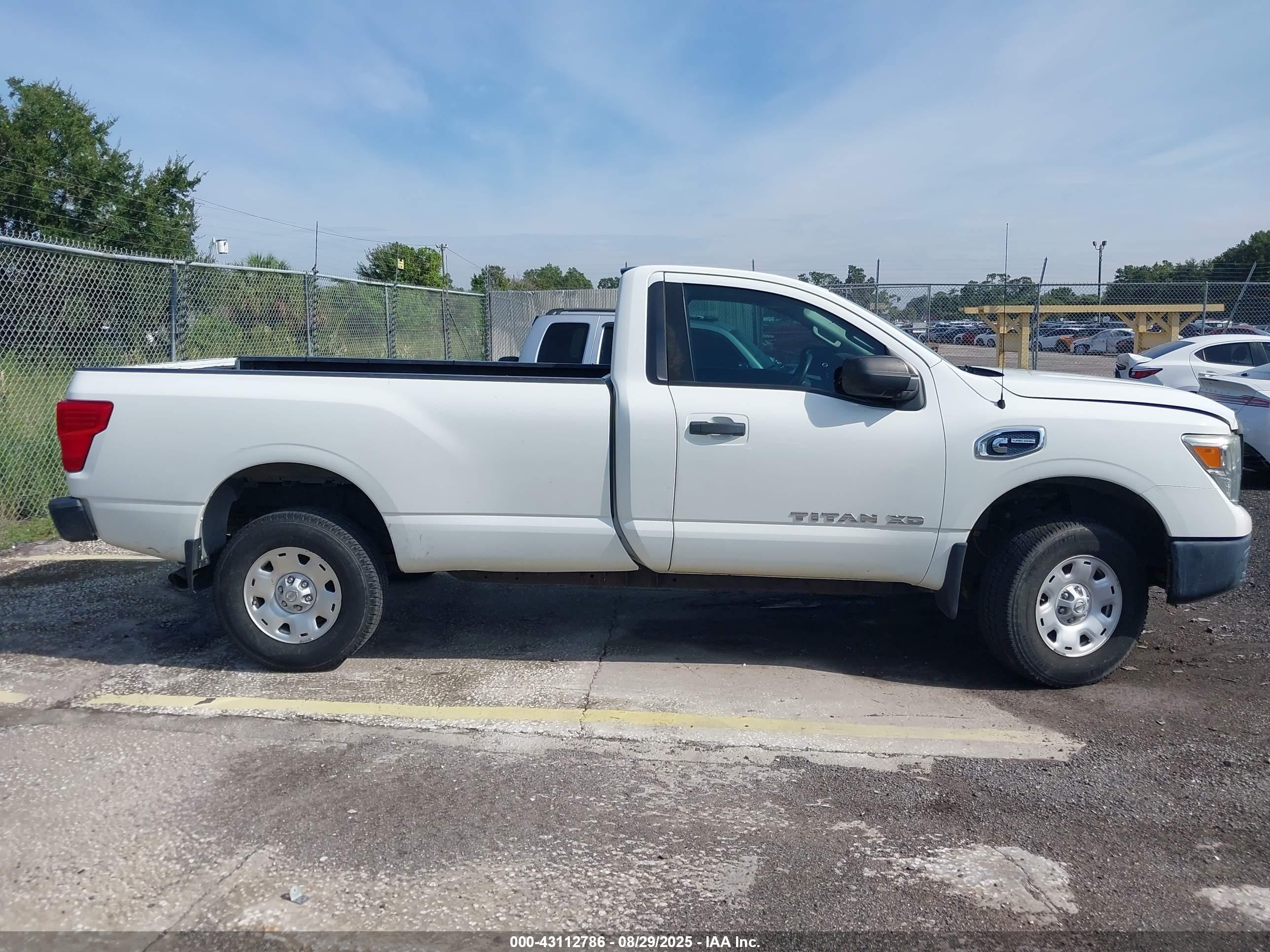 2017 Nissan Titan Xd S Белый vin: 1N6BA1R92HN518569