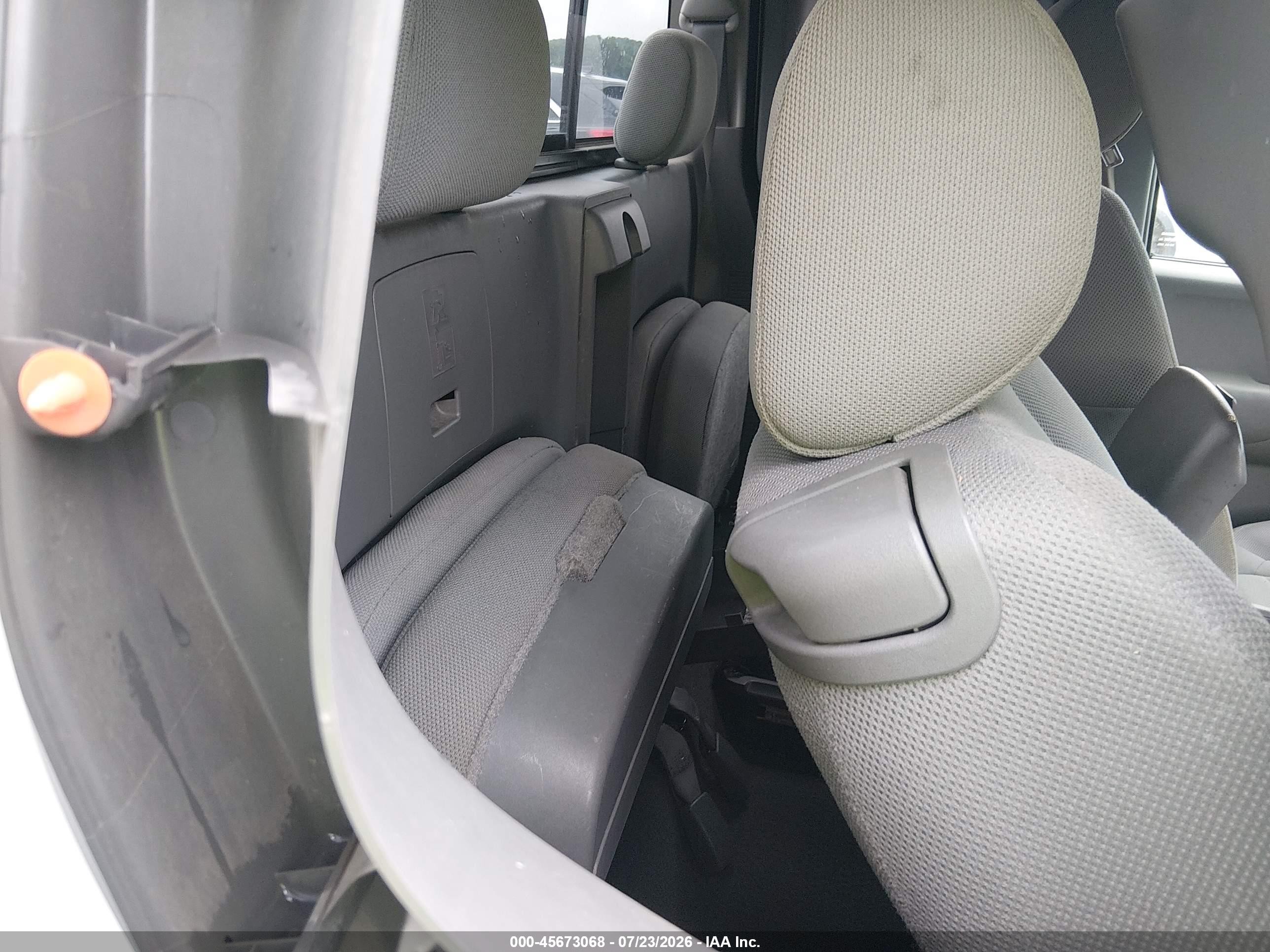 2006 Nissan Frontier Xe Белый vin: 1N6BD06T06C448726