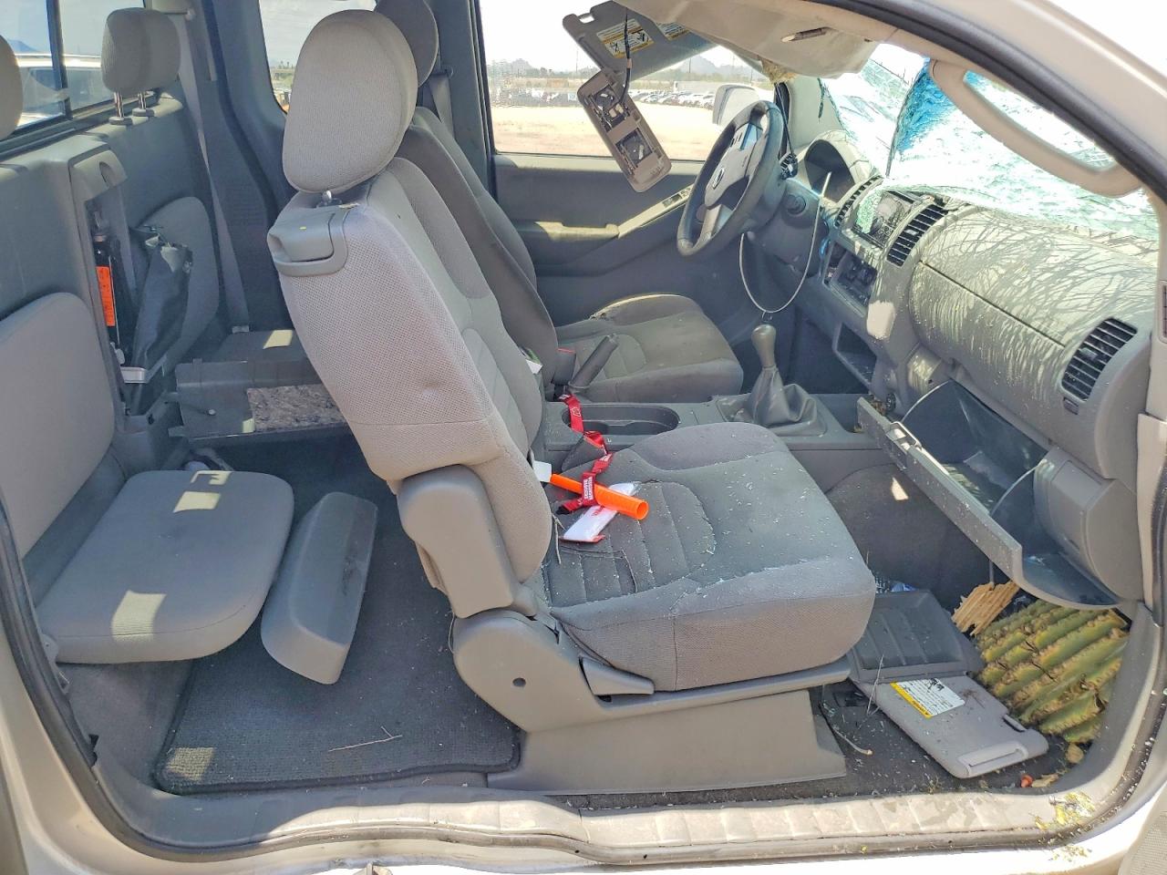 2009 Nissan Frontier Xe Silver vin: 1N6BD06T09C401040