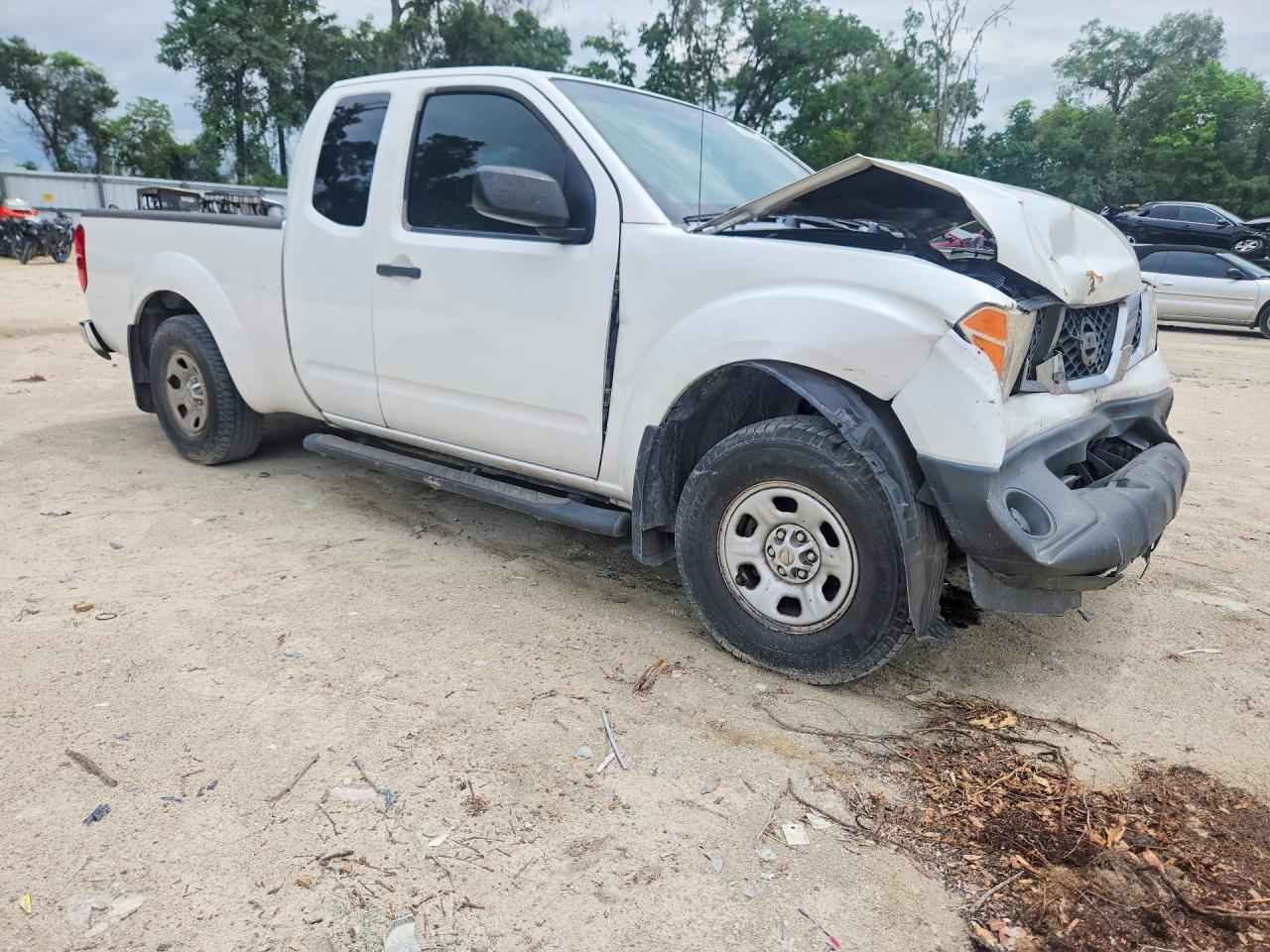 2005 Nissan Frontier King Cab Xe White vin: 1N6BD06T15C455215