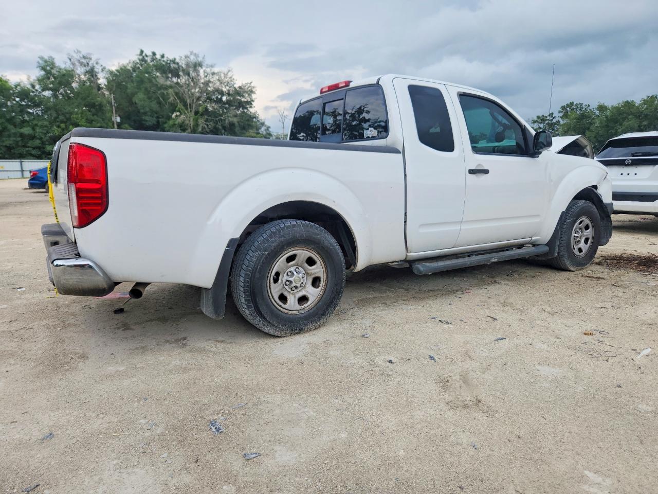 2005 Nissan Frontier King Cab Xe White vin: 1N6BD06T15C455215