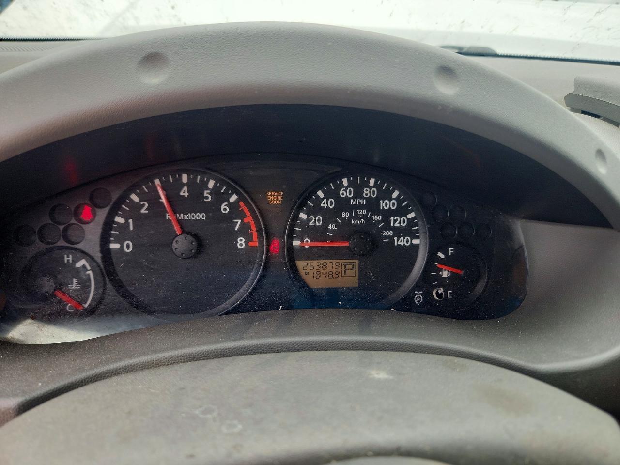 2005 Nissan Frontier King Cab Xe White vin: 1N6BD06T15C455215