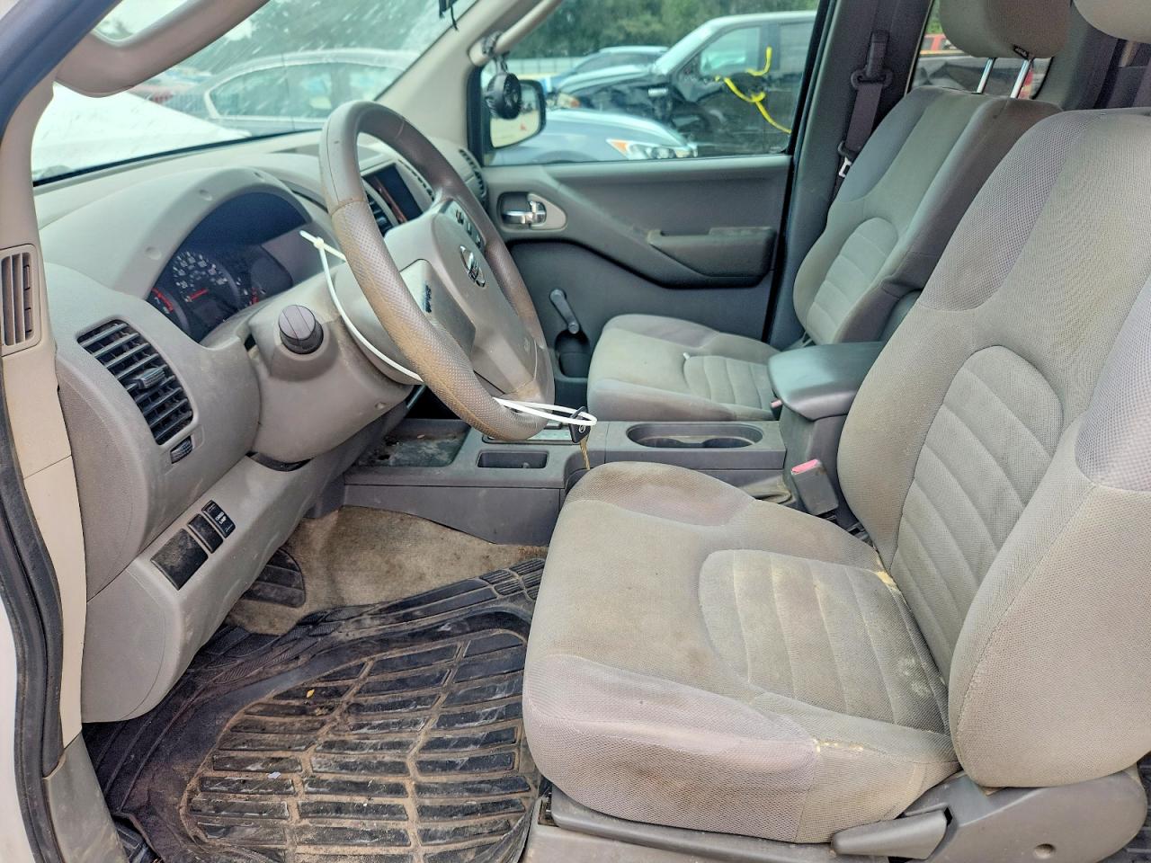 2005 Nissan Frontier King Cab Xe White vin: 1N6BD06T15C455215