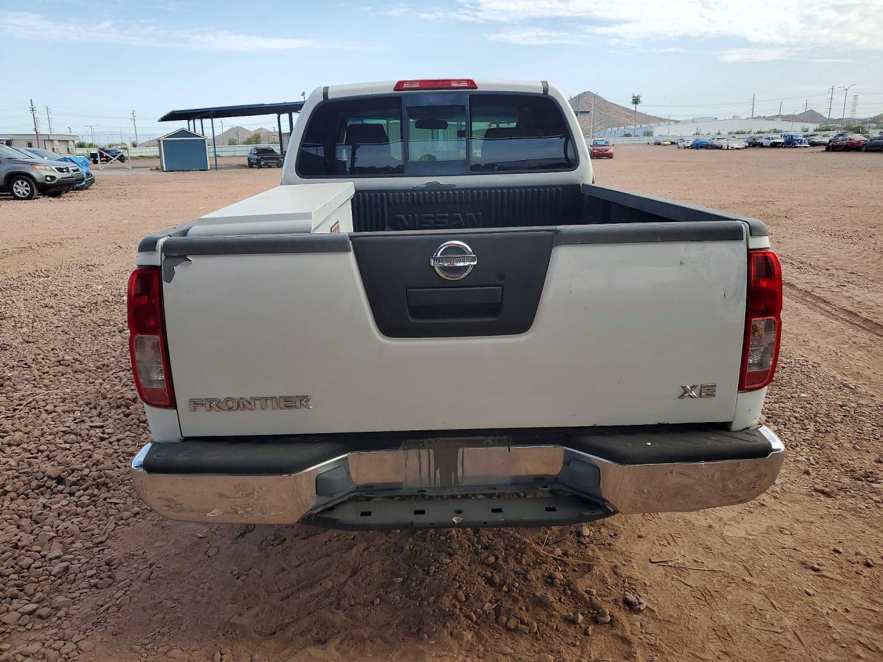 2005 Nissan Frontier Xe White vin: 1N6BD06T35C436228