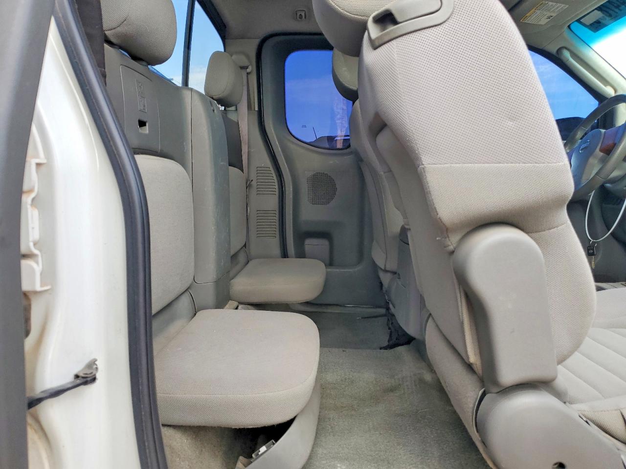 2005 Nissan Frontier Xe White vin: 1N6BD06T35C436228