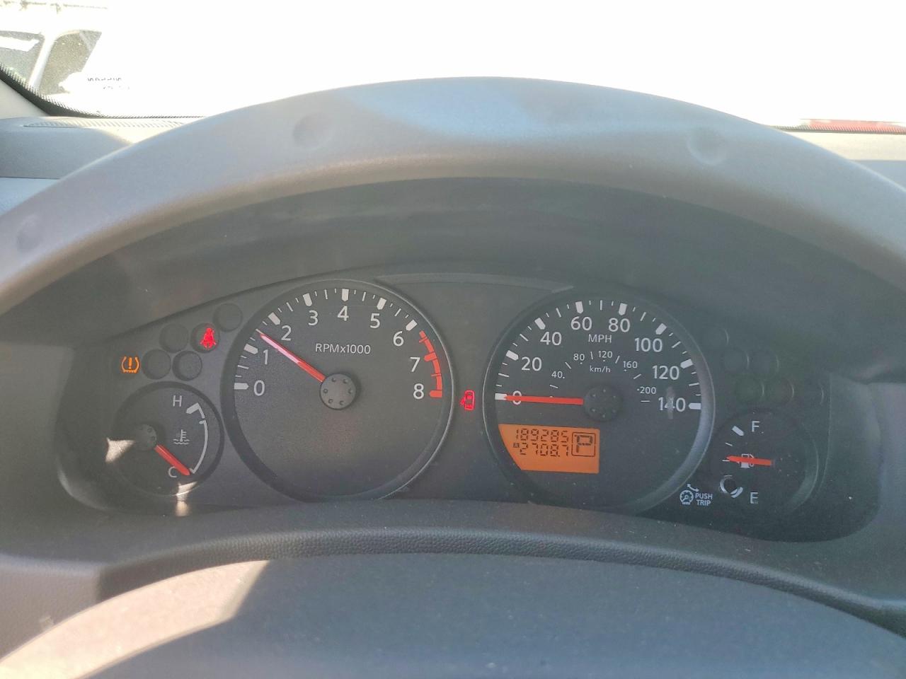 2006 Niss Frontier Silver vin: 1N6BD06T46C468042