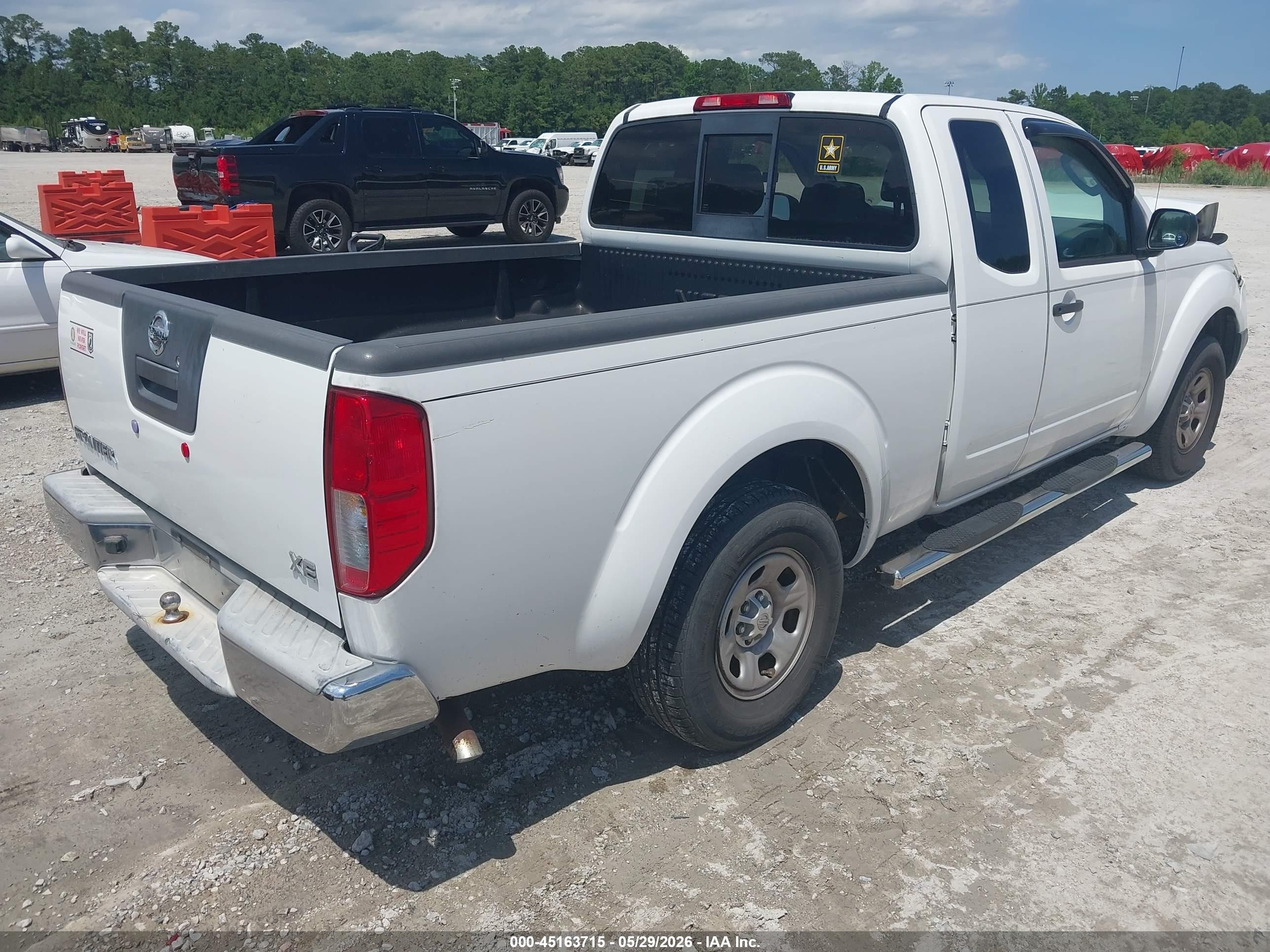 2007 Nissan Frontier Xe White vin: 1N6BD06T47C425242