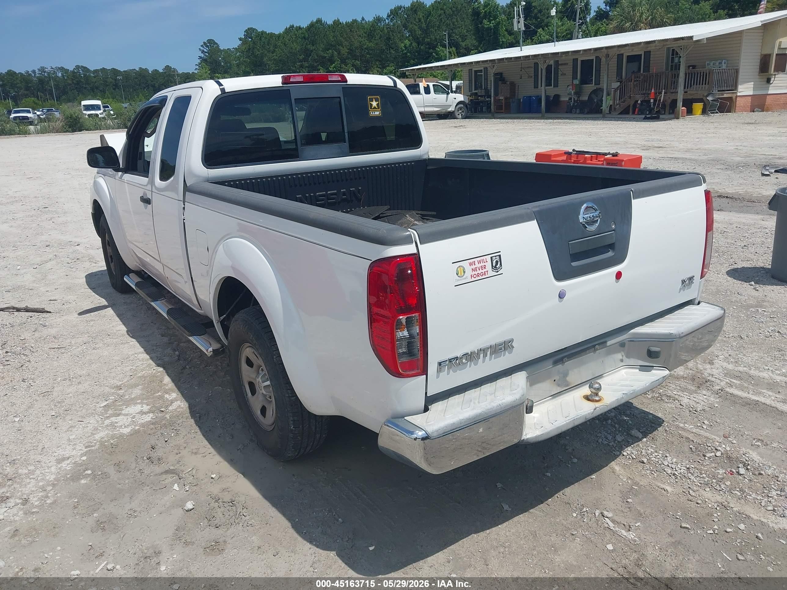 2007 Nissan Frontier Xe White vin: 1N6BD06T47C425242