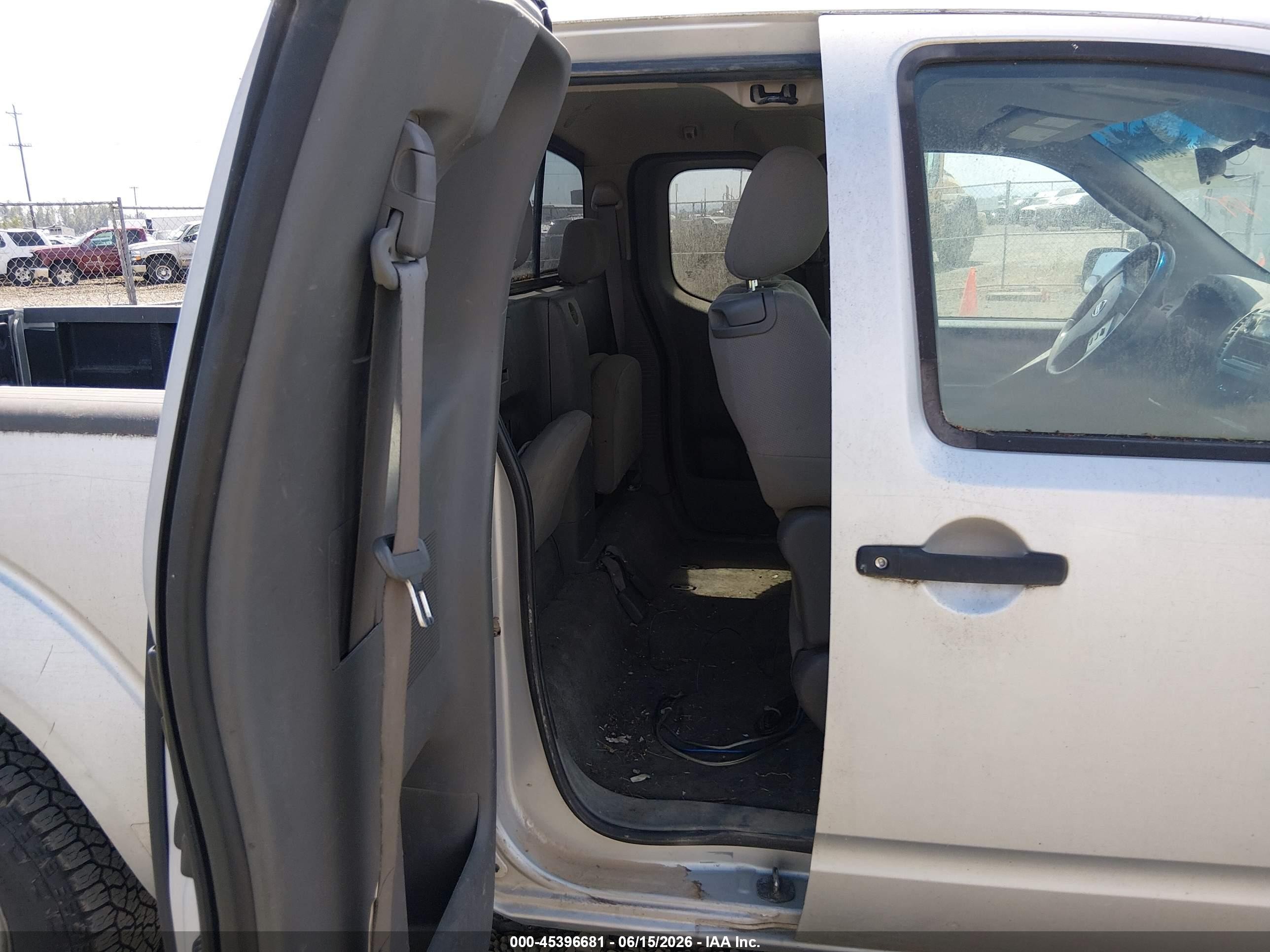 2005 Nissan Frontier 2wd Xe Silver vin: 1N6BD06T65C430150