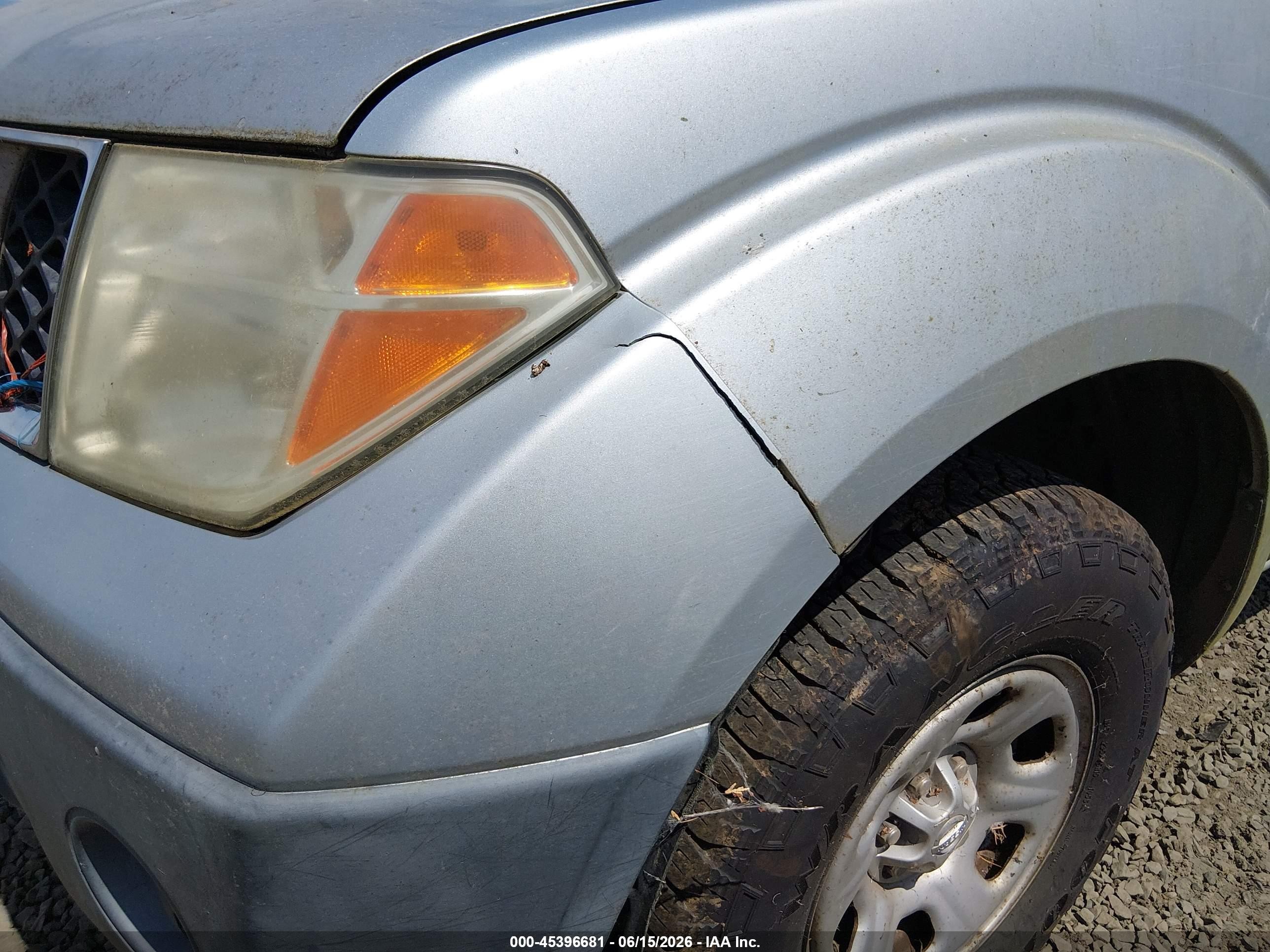2005 Nissan Frontier 2wd Xe Silver vin: 1N6BD06T65C430150