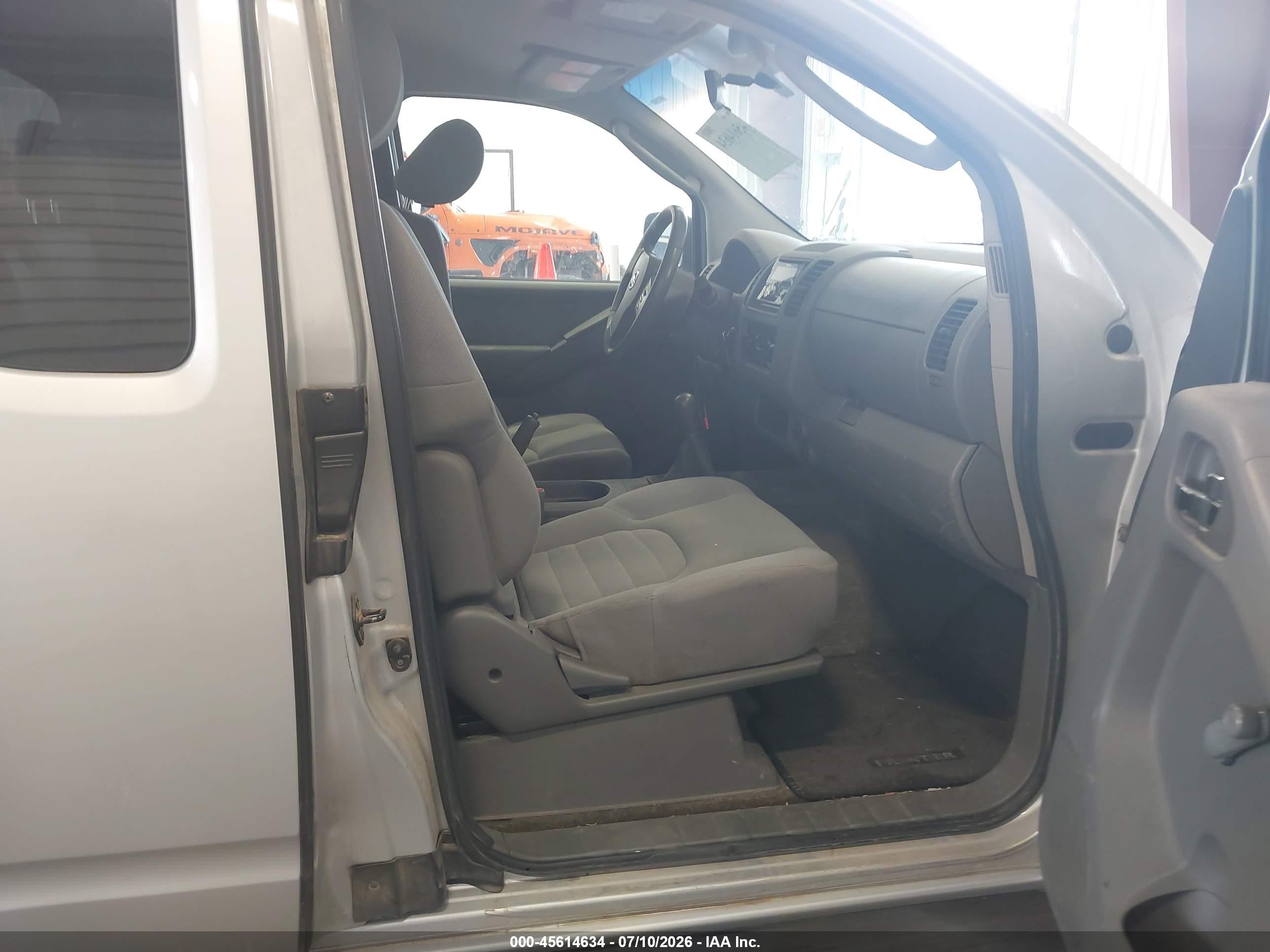 2005 Nissan Frontier 2wd Xe Silver vin: 1N6BD06T85C428402