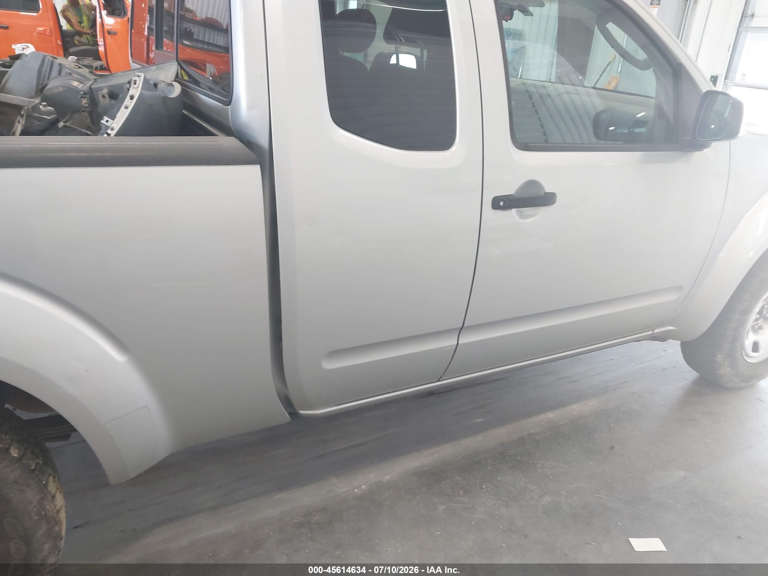 2005 Nissan Frontier 2wd Xe Silver vin: 1N6BD06T85C428402