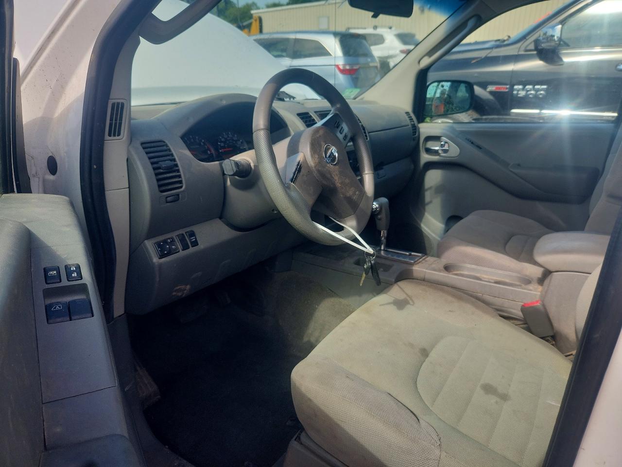2009 Nissan Frontier Xe White vin: 1N6BD06T89C408088