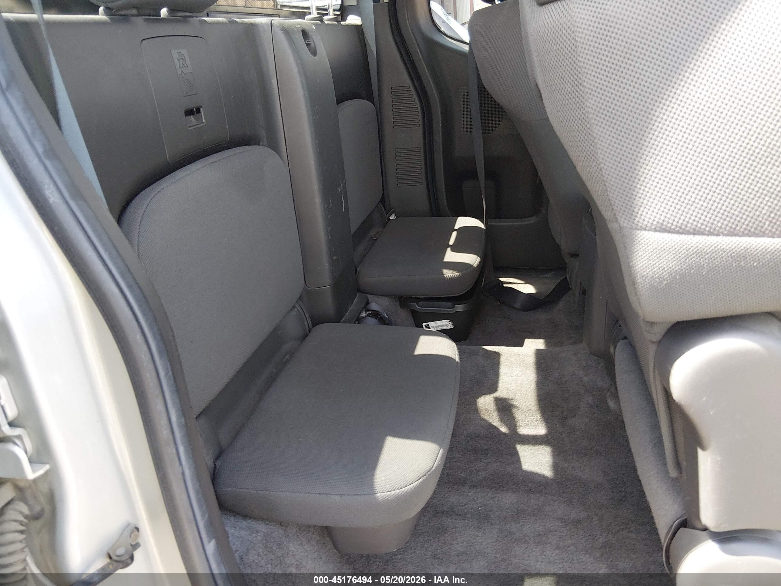 2005 Nissan Frontier Xe Silver vin: 1N6BD06TX5C461210