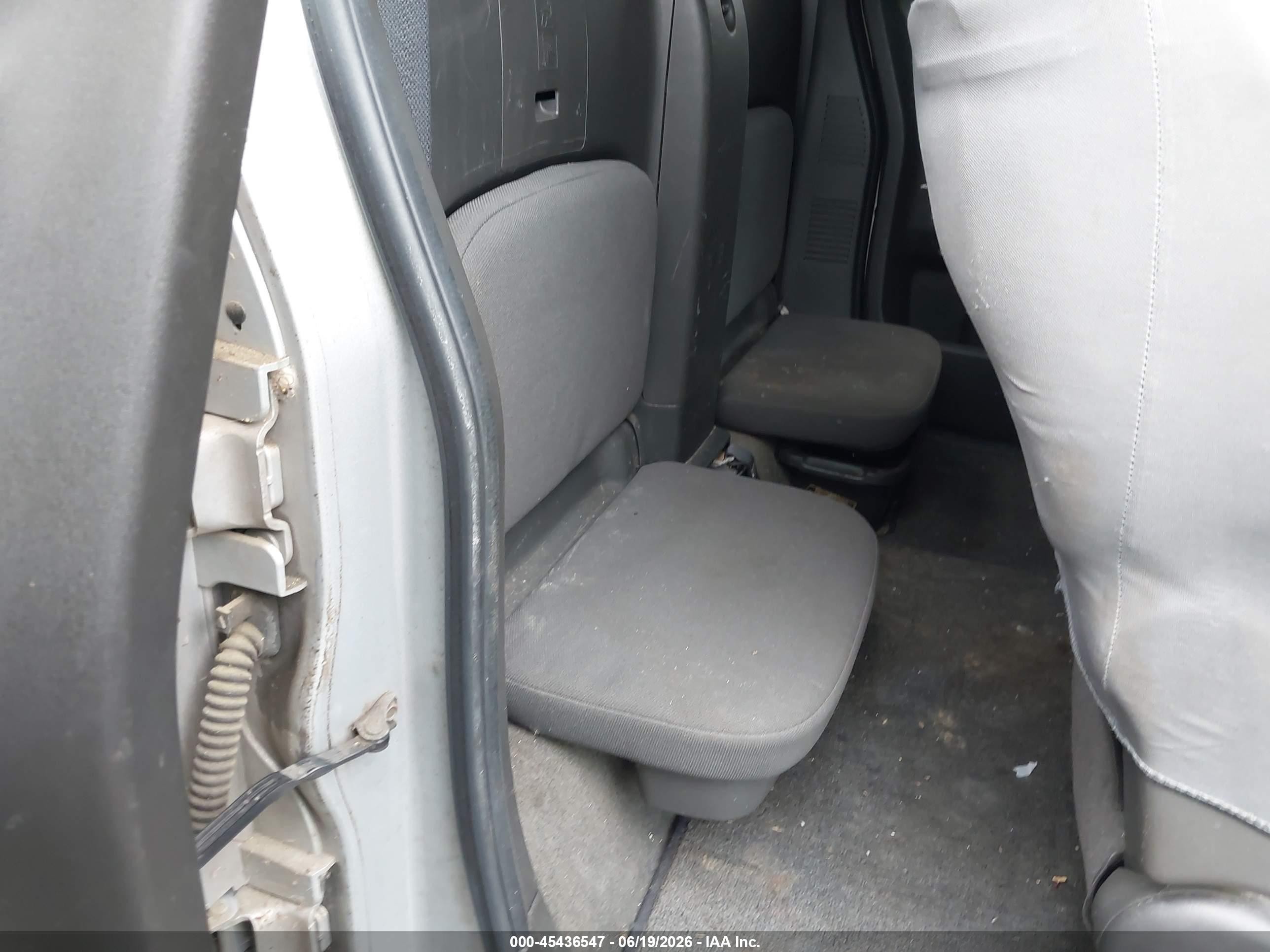 2006 Nissan Frontier Xe Silver vin: 1N6BD06TX6C421470