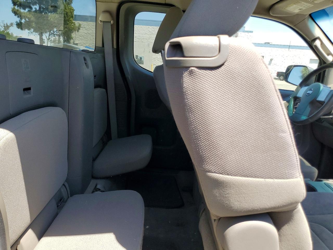 2013 Niss Frontier White vin: 1N6BD0CT0DN730502