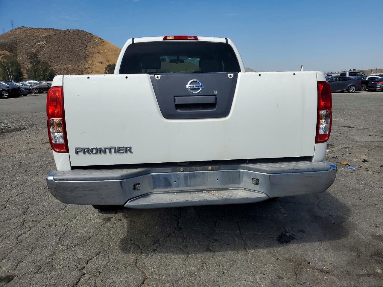 2013 Niss Frontier White vin: 1N6BD0CT2DN742926