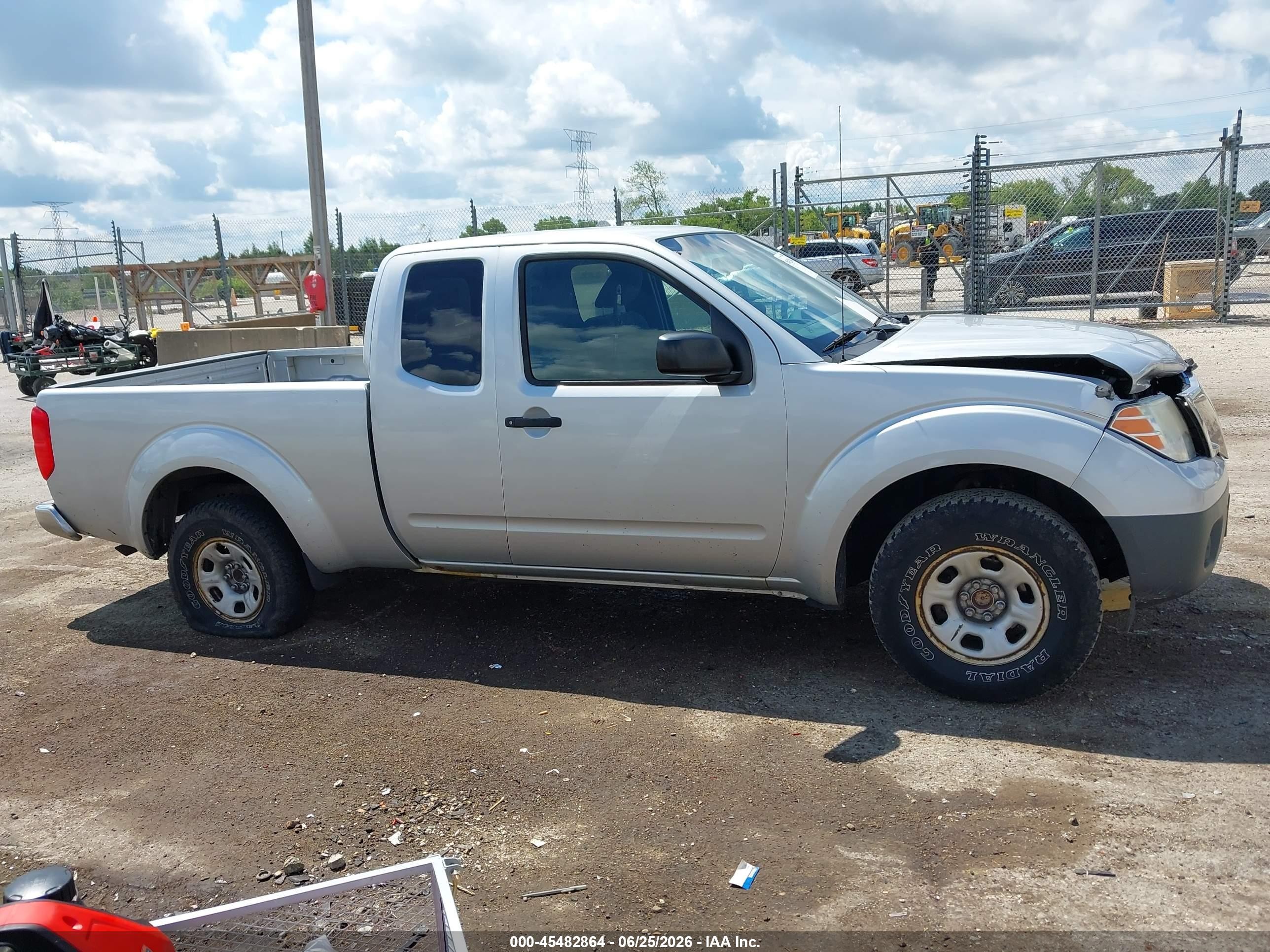 2015 Nissan Frontier S/sv-i4 Silver vin: 1N6BD0CT2FN717270