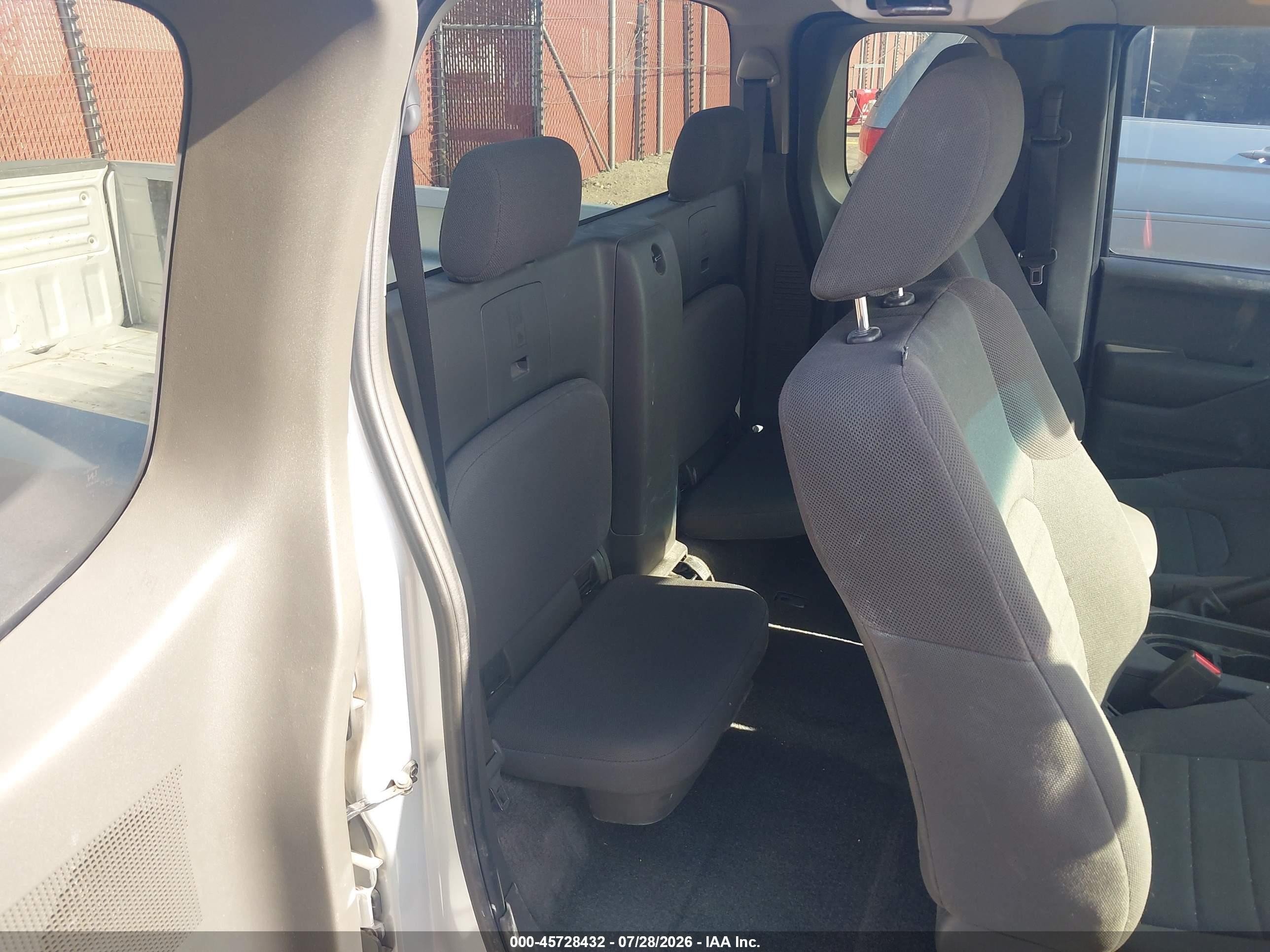 2015 Nissan Frontier S Silver vin: 1N6BD0CT2FN727474