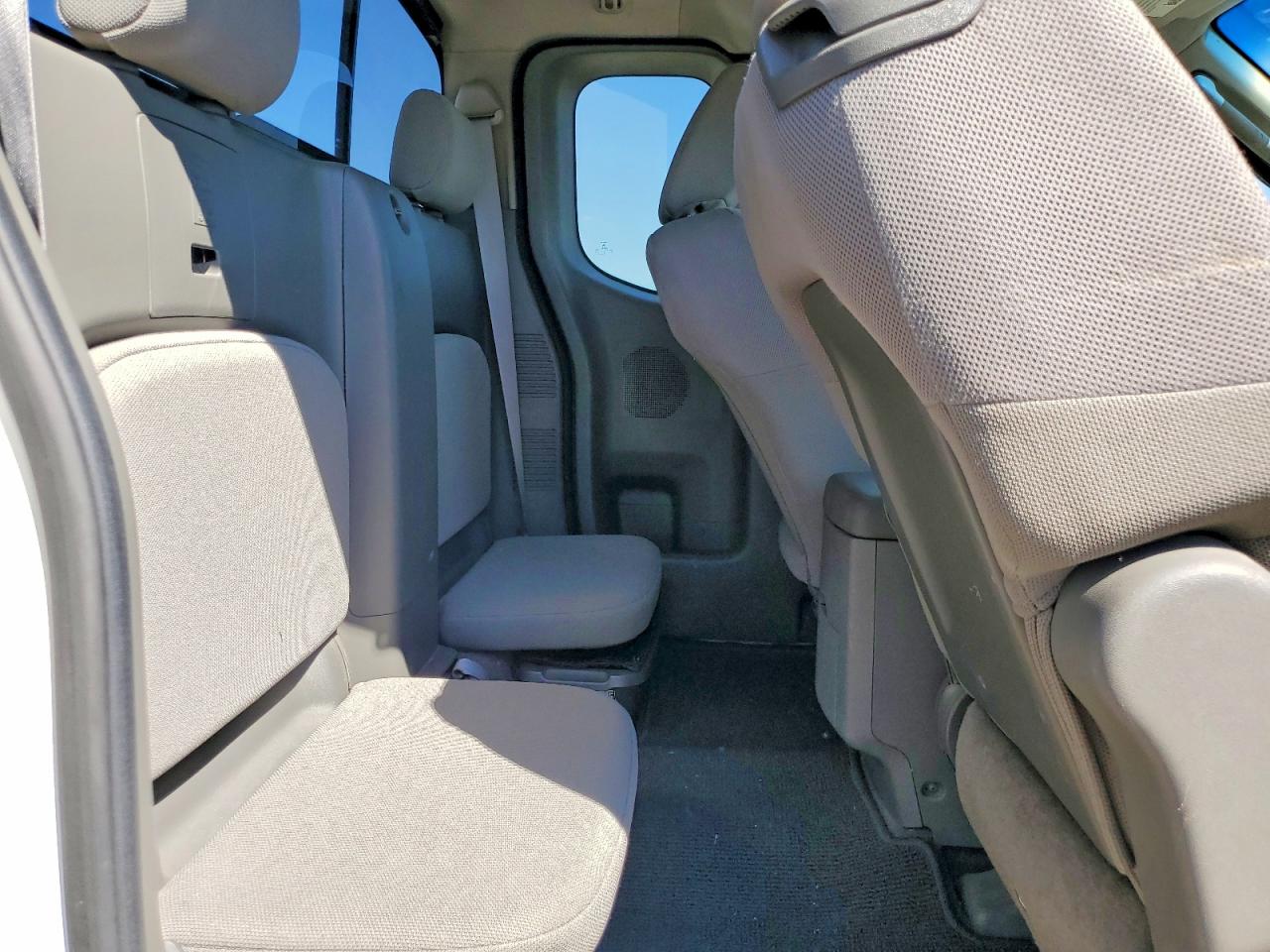 2010 Nissan Frontier Xe White vin: 1N6BD0CT3AC406340