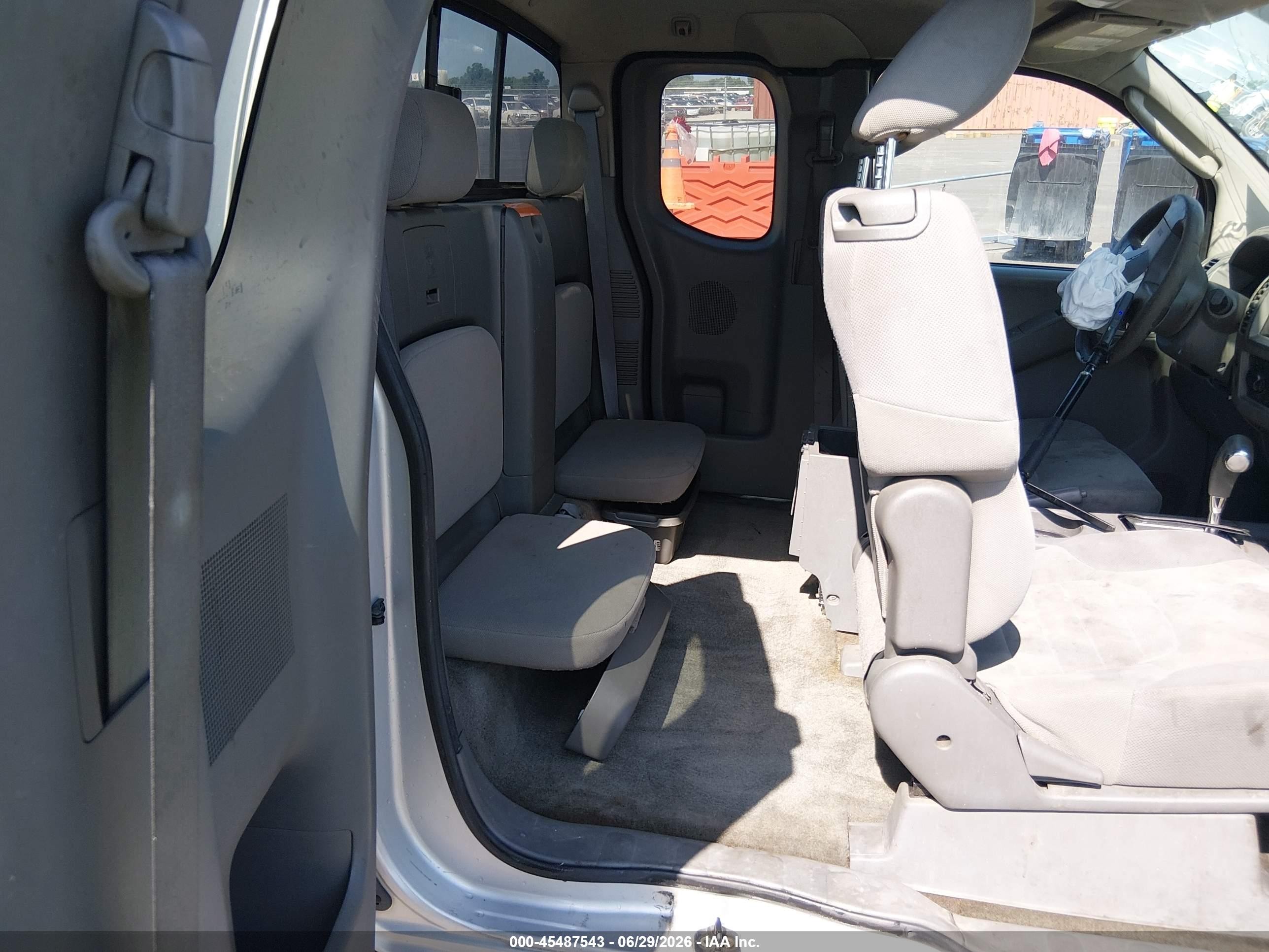 2010 Nissan Frontier Se-i4 Silver vin: 1N6BD0CT5AC424323