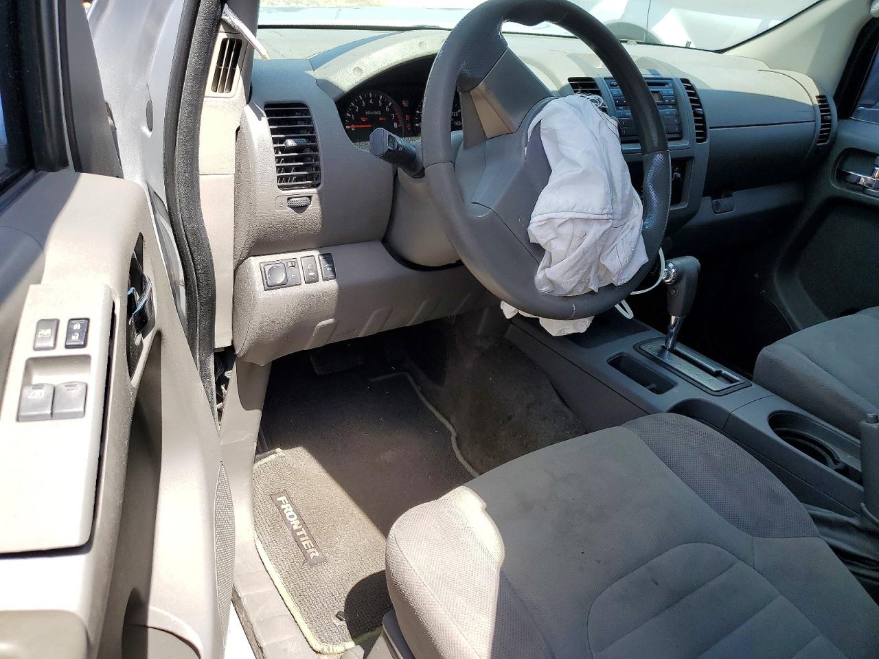 2010 Nissan Frontier Xe Silver vin: 1N6BD0CT8AC443772