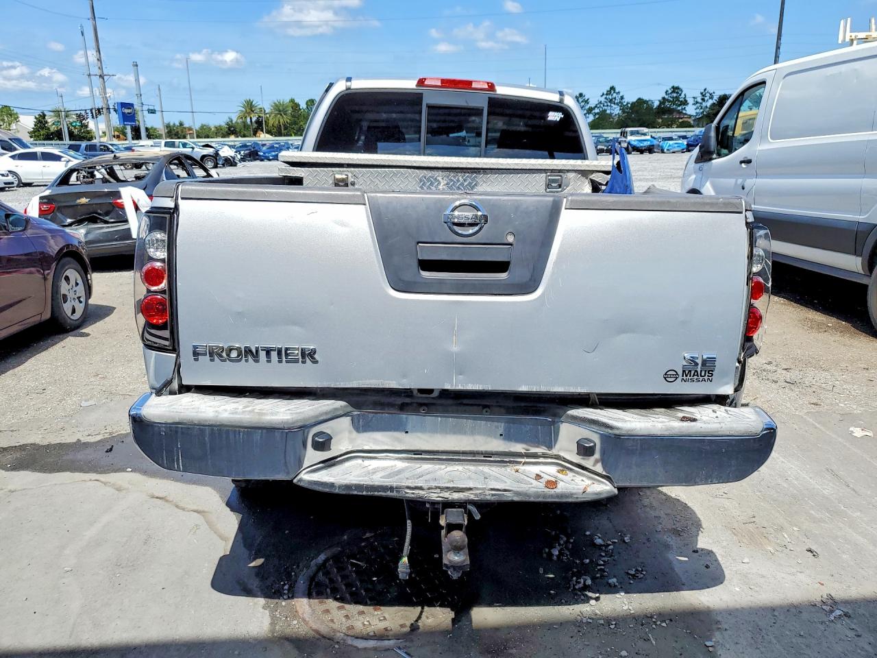 2010 Nissan Frontier Xe Silver vin: 1N6BD0CT8AC443772