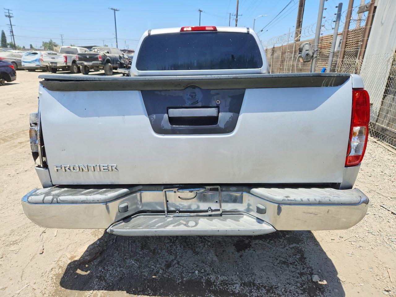 2015 Nissan Frontier S Silver vin: 1N6BD0CT8FN768918