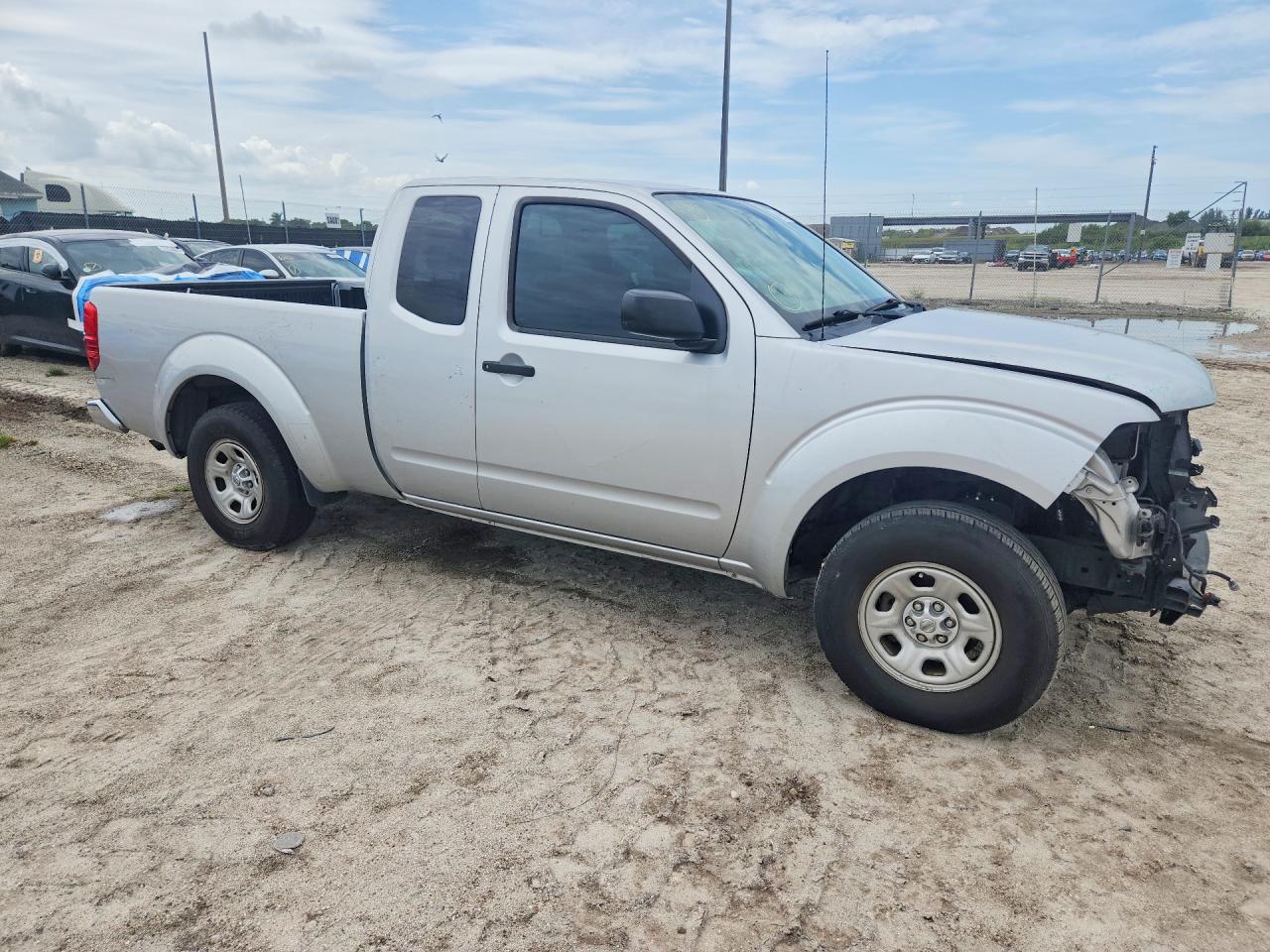 2015 Nissan Frontier S Silver vin: 1N6BD0CTXFN760397