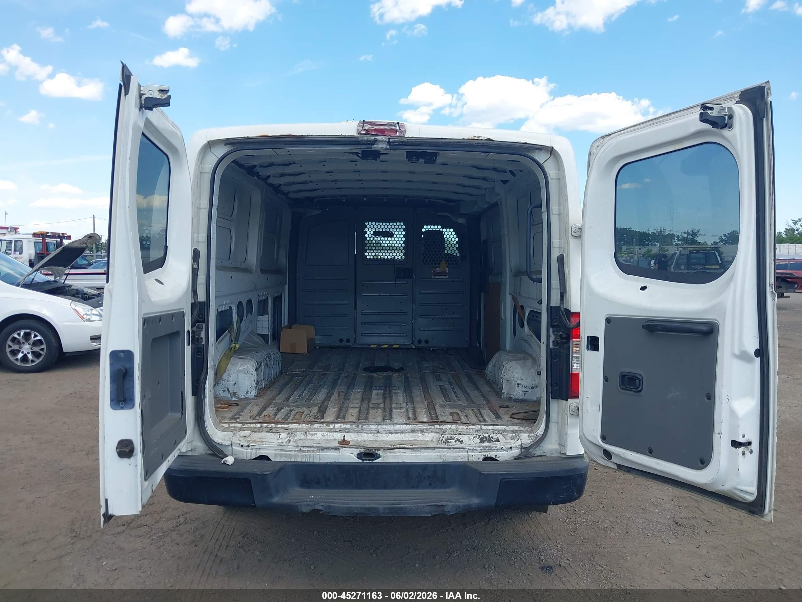 2013 Nissan Nv Cargo Nv1500 S V6 Белый vin: 1N6BF0KL2DN111296