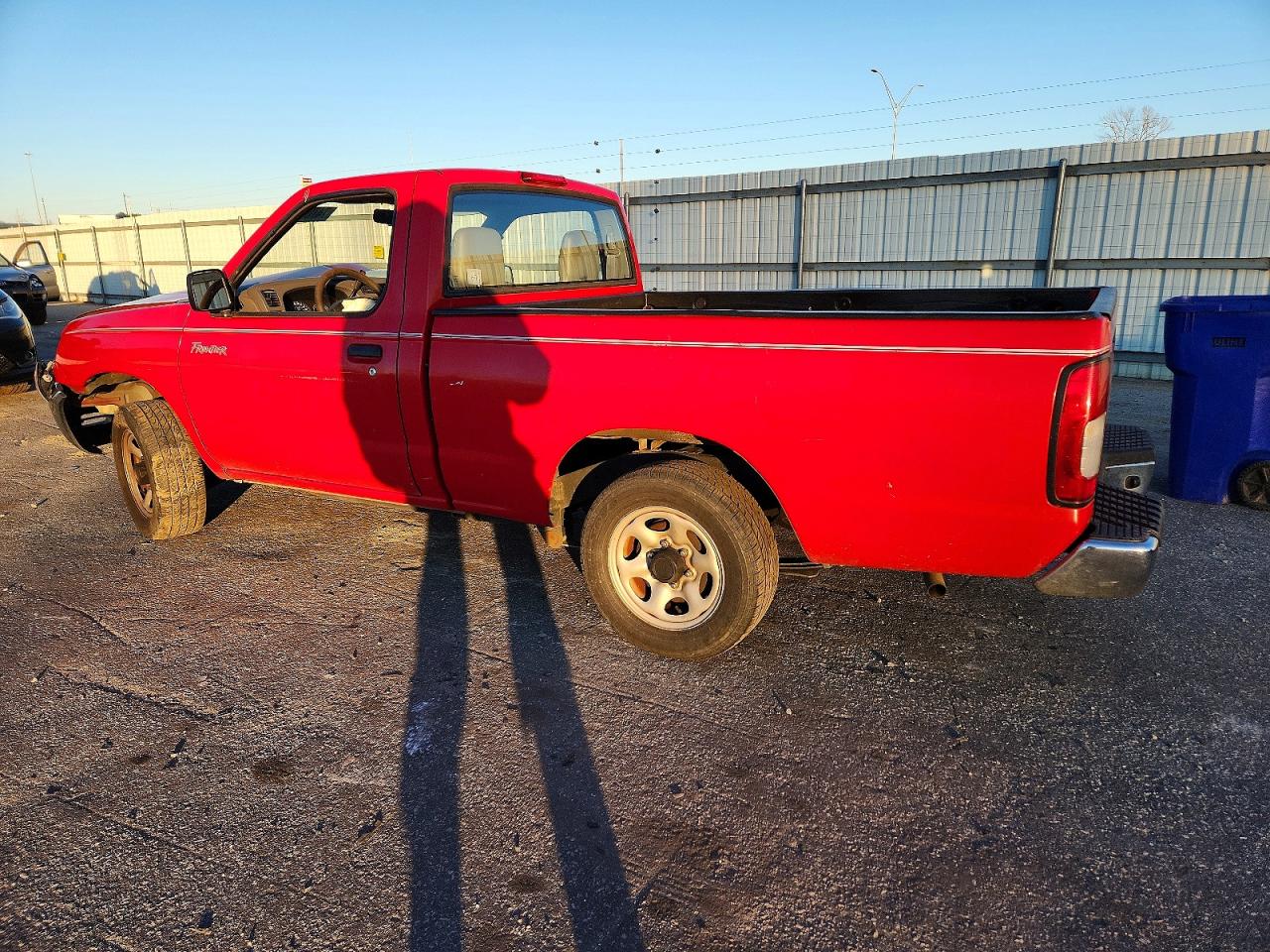 1998 Nissan Frontier Xe Red vin: 1N6DD21S3WC372471
