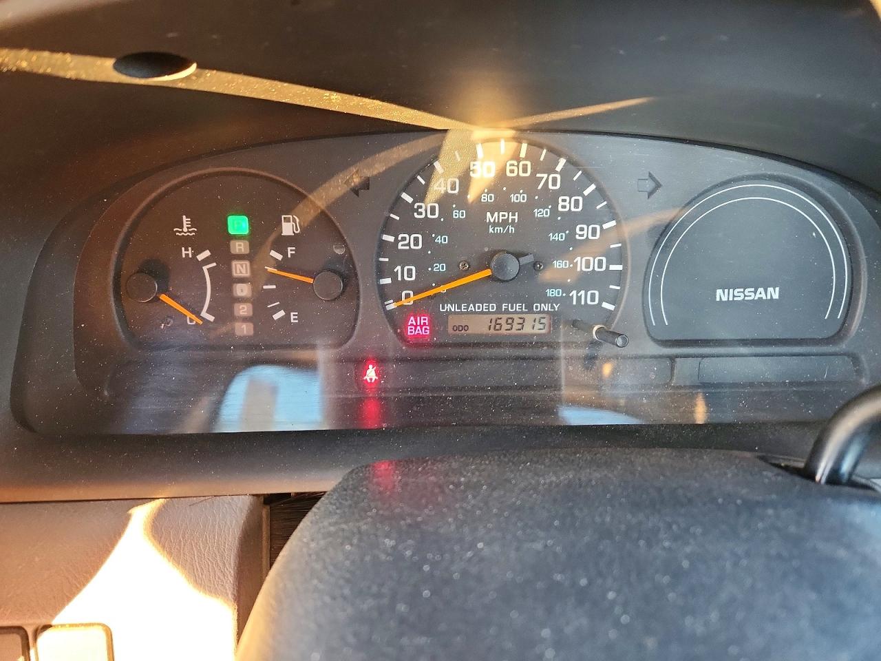 1998 Nissan Frontier Xe Red vin: 1N6DD21S3WC372471