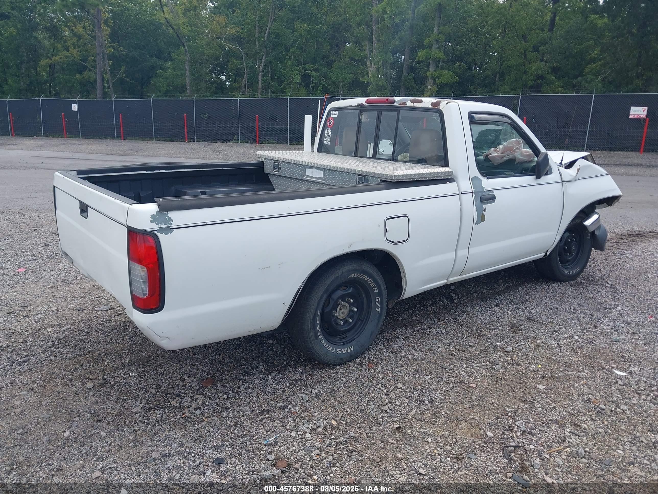 1998 Nissan Frontier Standard/xe White vin: 1N6DD21S4WC344338