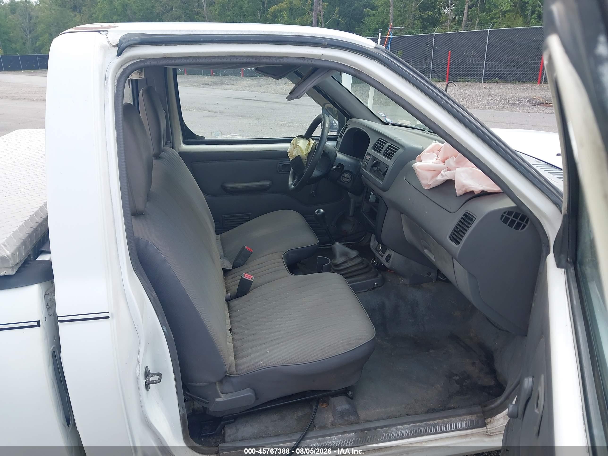 1998 Nissan Frontier Standard/xe White vin: 1N6DD21S4WC344338