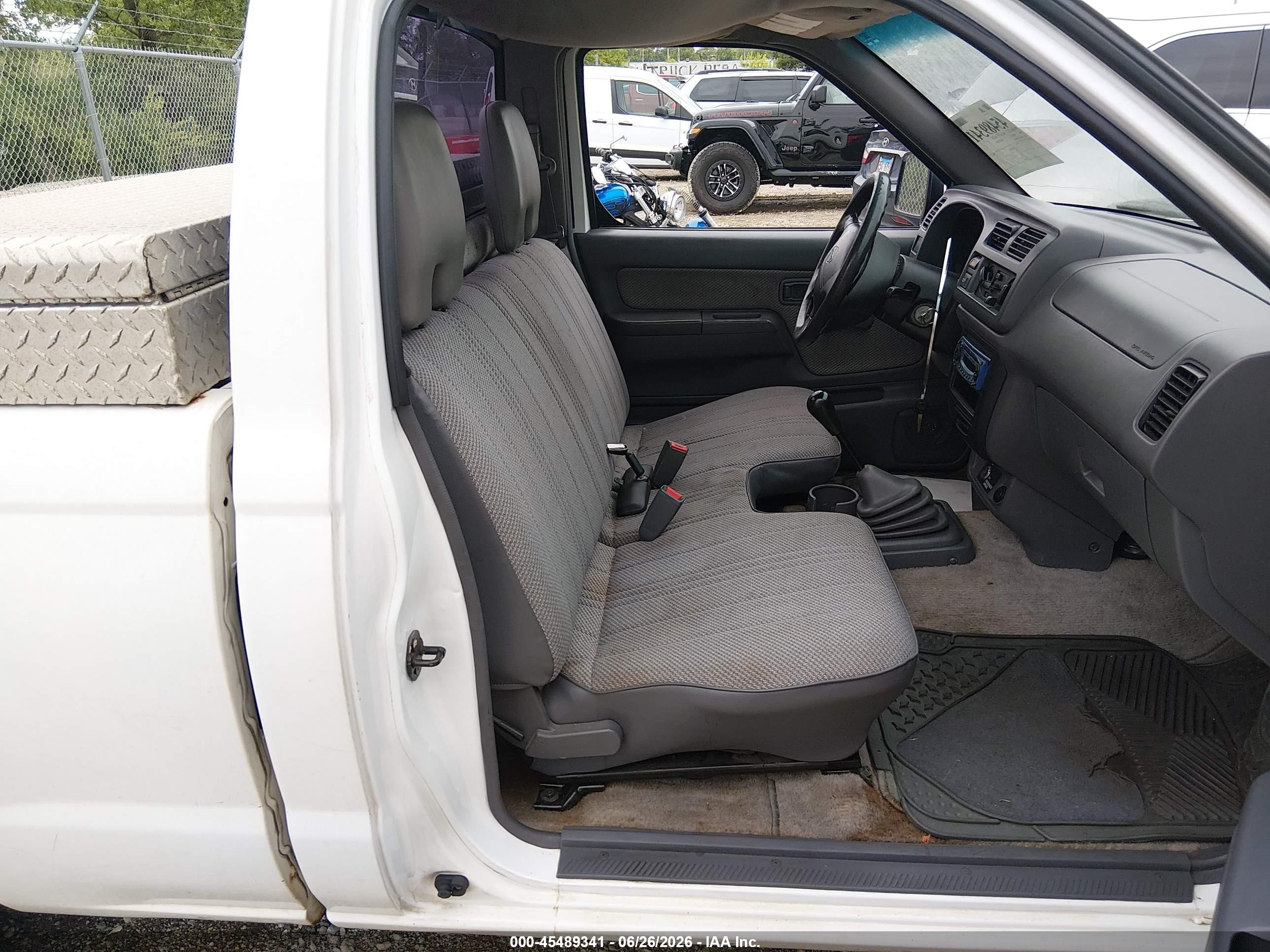 1998 Nissan Frontier Standard/xe White vin: 1N6DD21S4WC386993