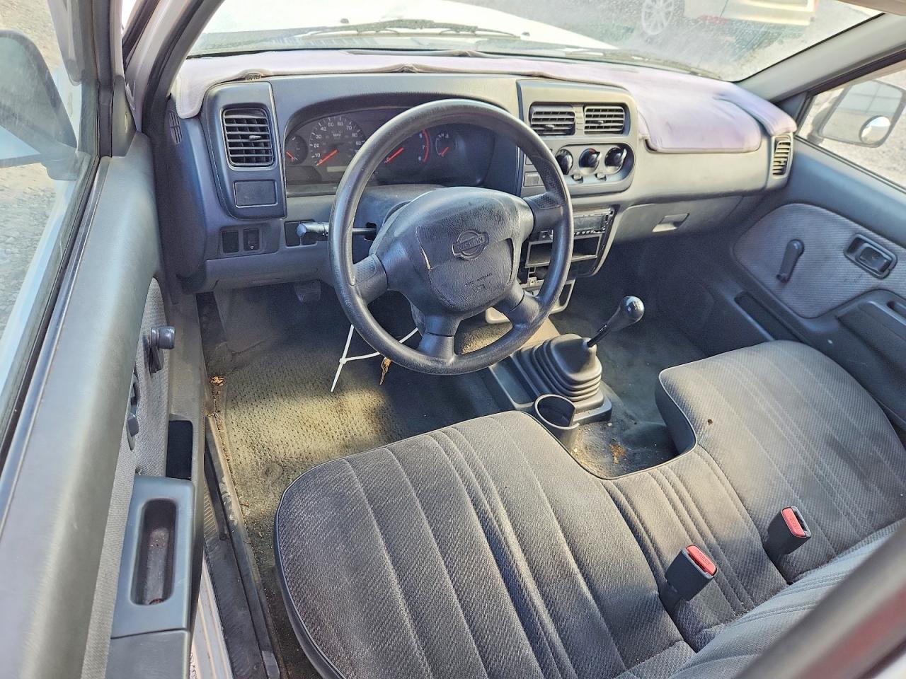 2001 Nissan Frontier Xe White vin: 1N6DD21S51C363585