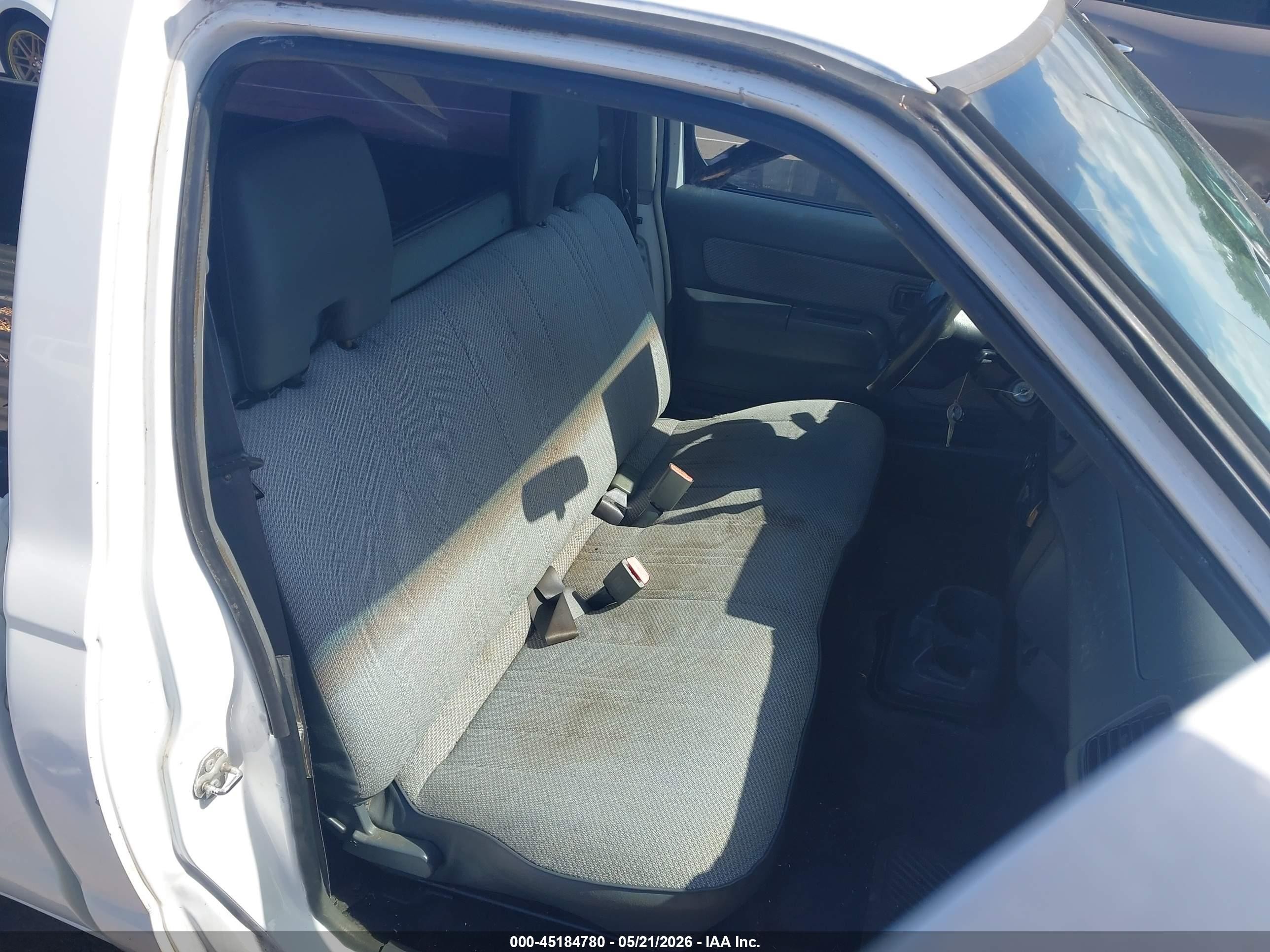 2001 Nissan Frontier Xe White vin: 1N6DD21S51C401896