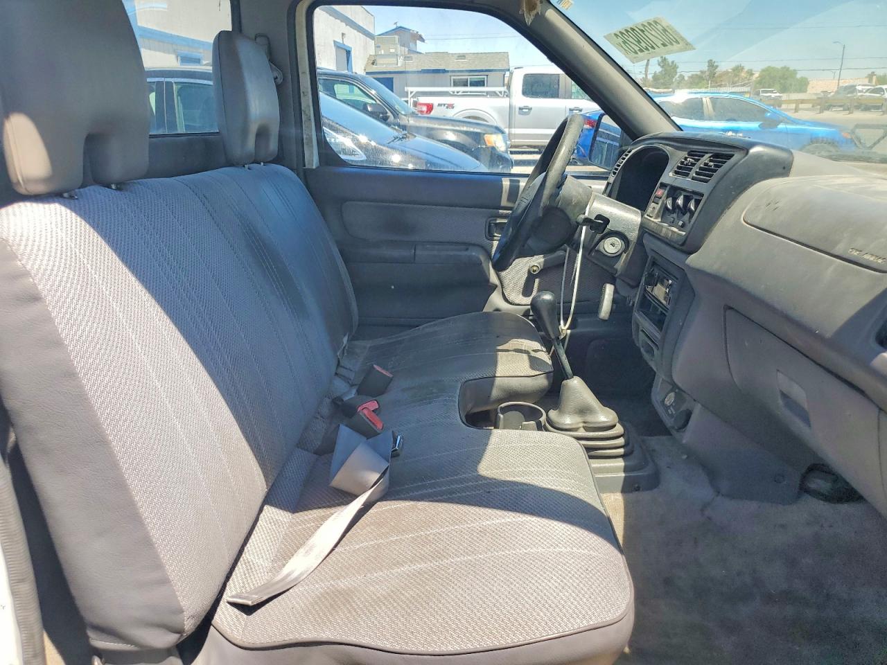 2000 Nissan Frontier Xe Белый vin: 1N6DD21S7YC404969
