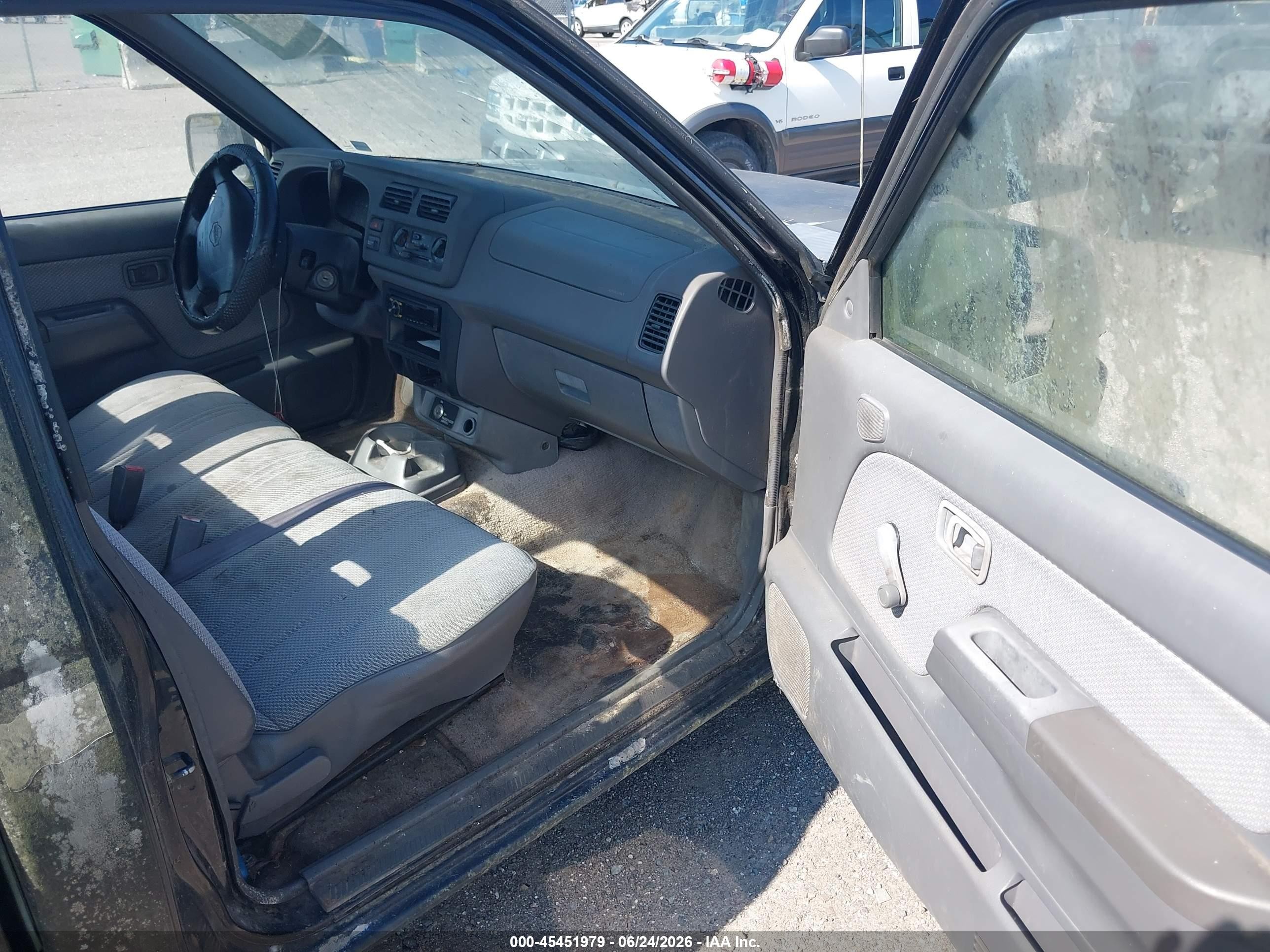 1998 Nissan Frontier Standard/xe Gray vin: 1N6DD21S8WC384650