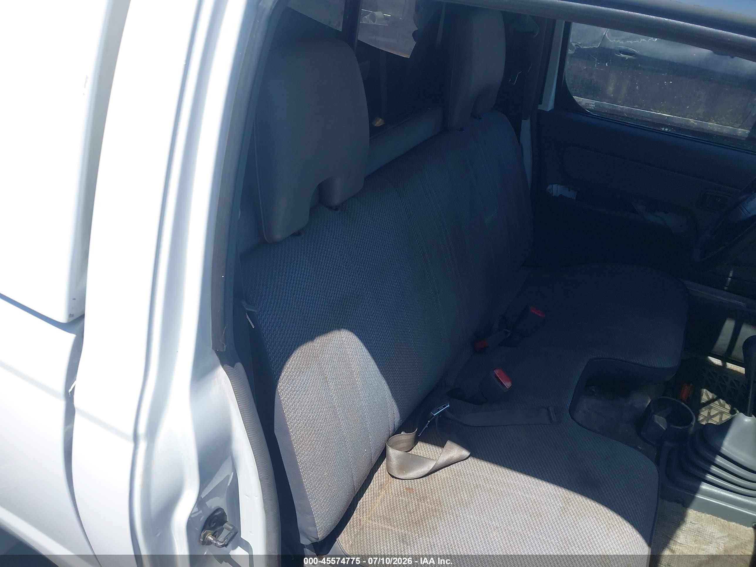 2000 Nissan Frontier Xe Белый vin: 1N6DD21S9YC410028