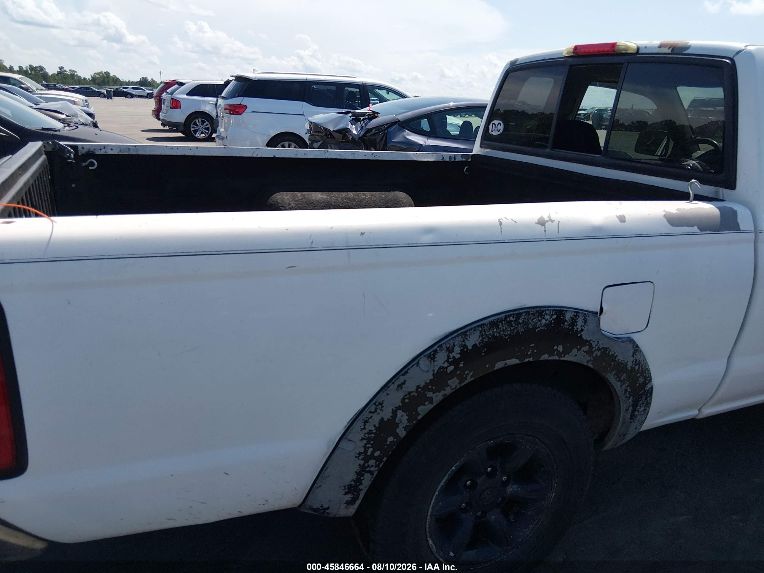 2002 Nissan Frontier Xe White vin: 1N6DD26S02C358630
