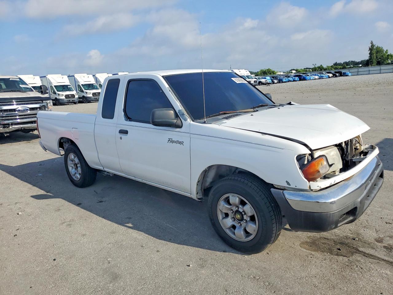 2000 Nissan Frontier Xe White vin: 1N6DD26S0YC301465